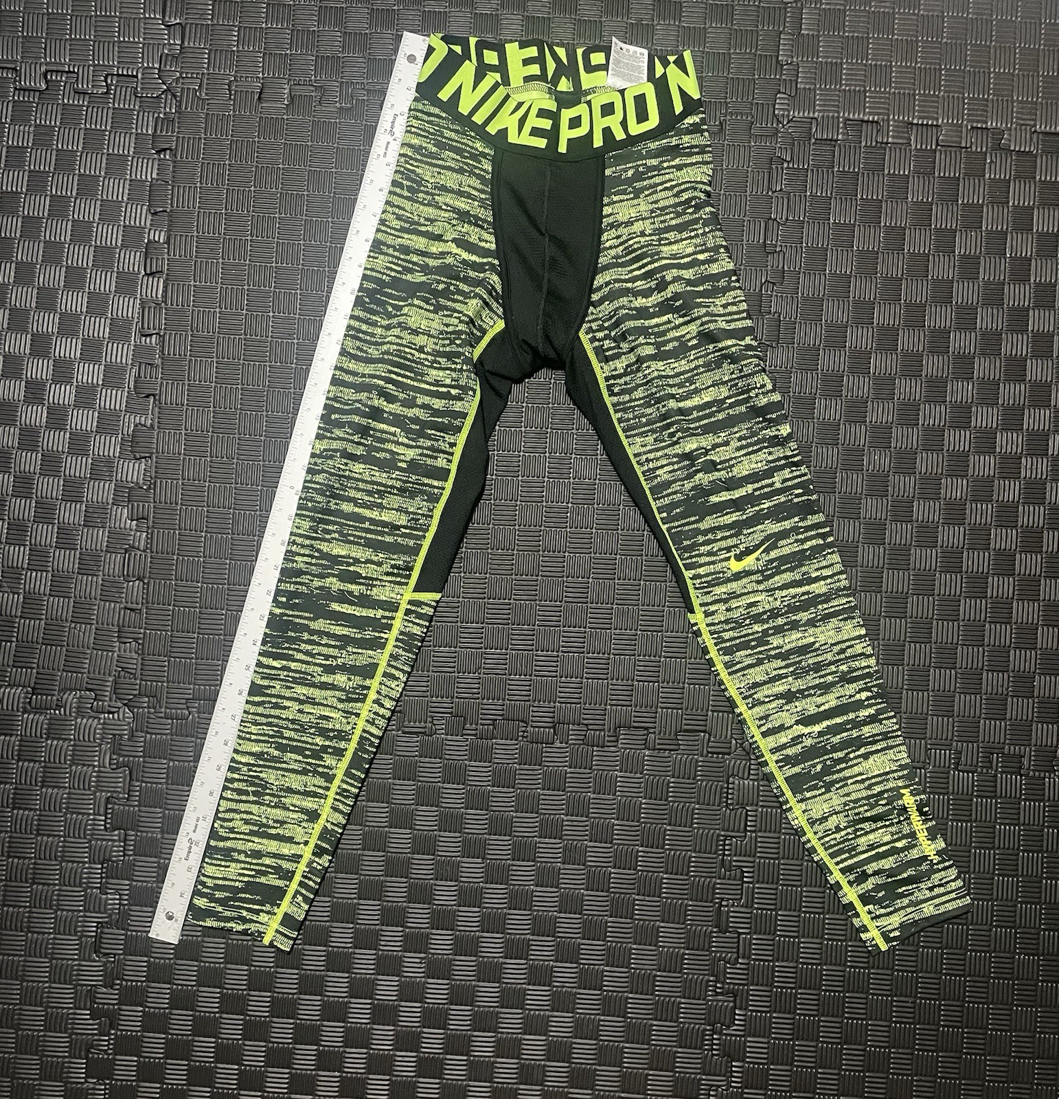 Nike Pro Men Athletic Tights Size Medium Hyperwarm Series compression dri-fit