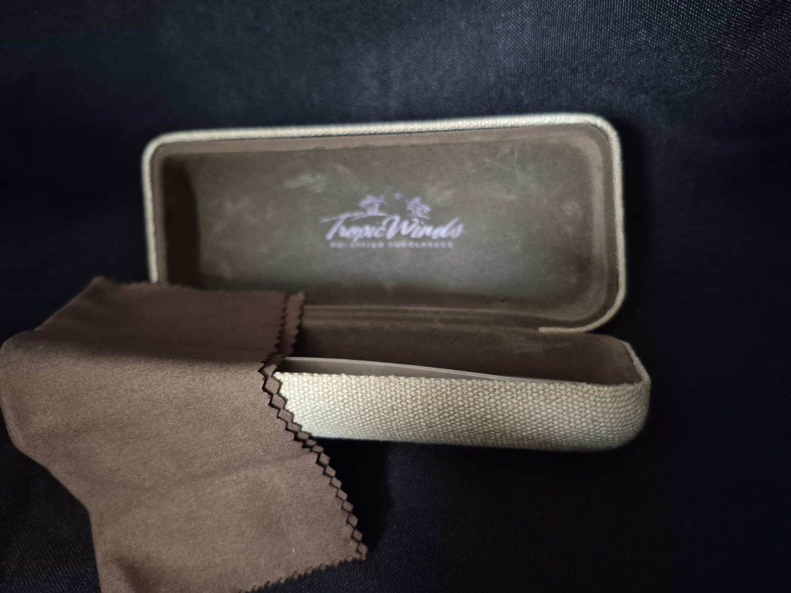 Tropic Winds, Sunglasses Case With Cleaning Cloth (C1-D4)