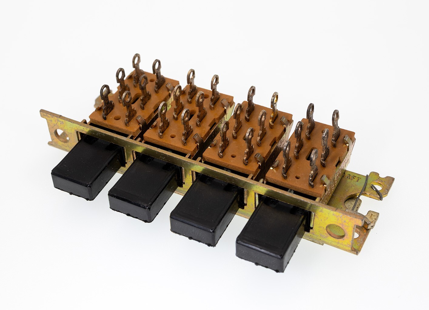 Switchcraft Multi-Switch 4 Button Interlock Selector Switch 1000-84-04 65041K206