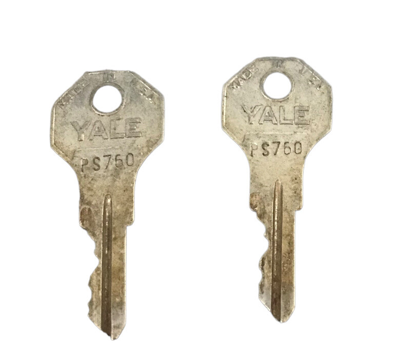 TWO Vintage YALE Town Manufacturing Co. Keys PS760 USA