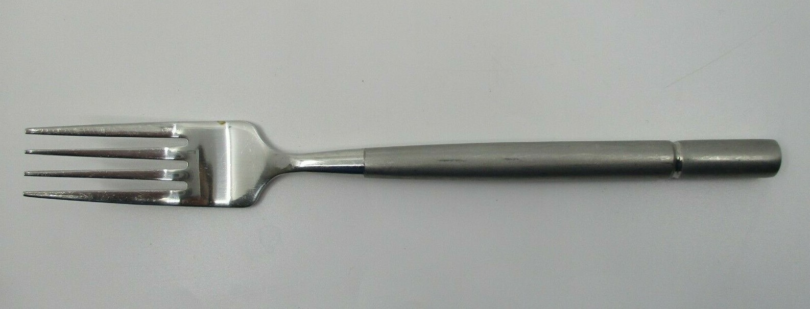 ONEIDA STAINLESS DALTON DINNER FORK - 7 7/8" - 01G