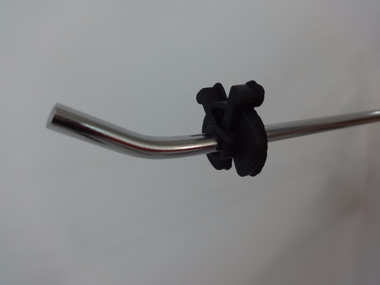 Qty. 200 Black Squeezable Inventory Control Clip Wire Grid Peg Hook