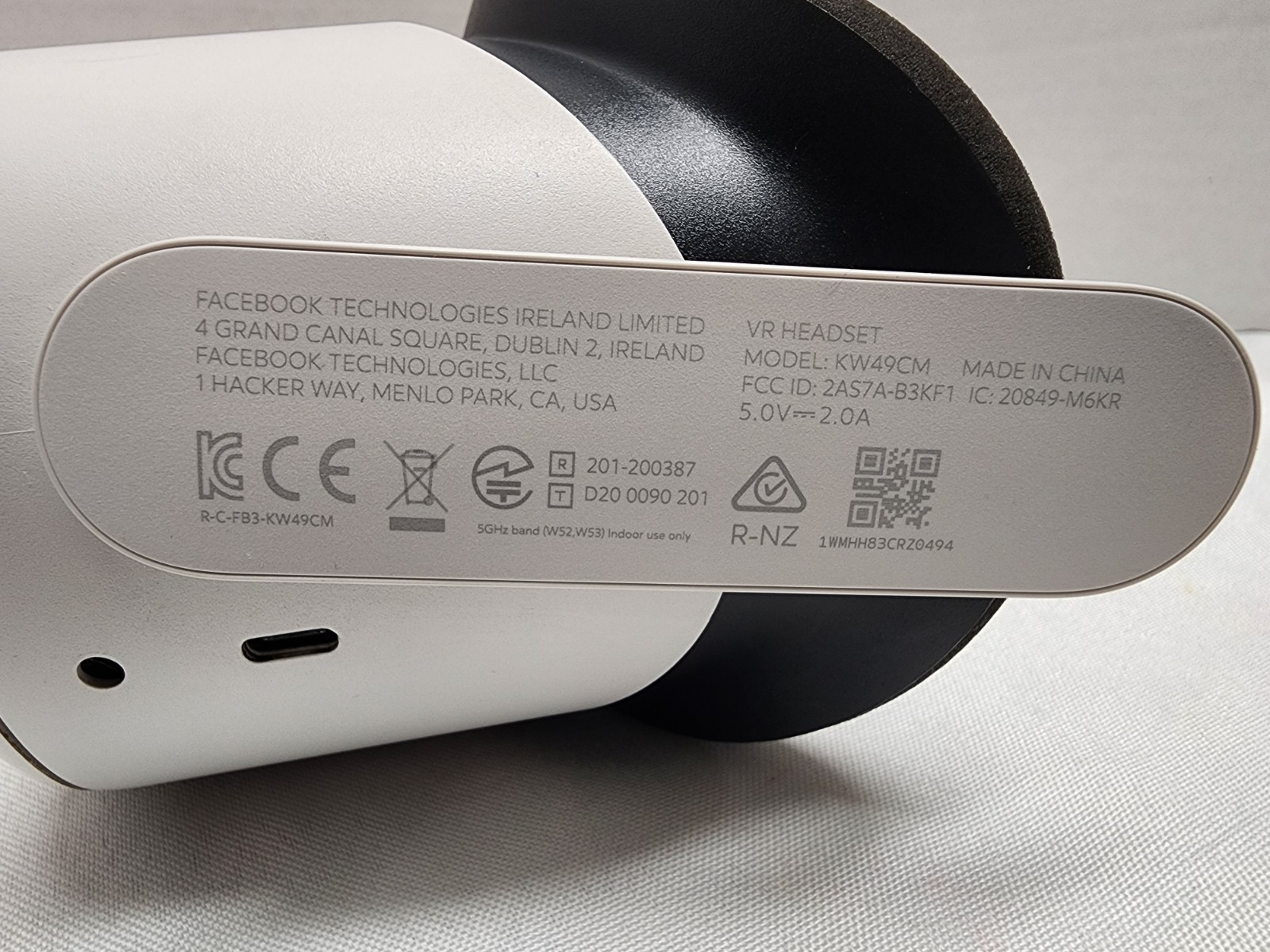 Tested Working Oculus Quest 2 64GB All-in-one VR Headset - White Headset ONLY