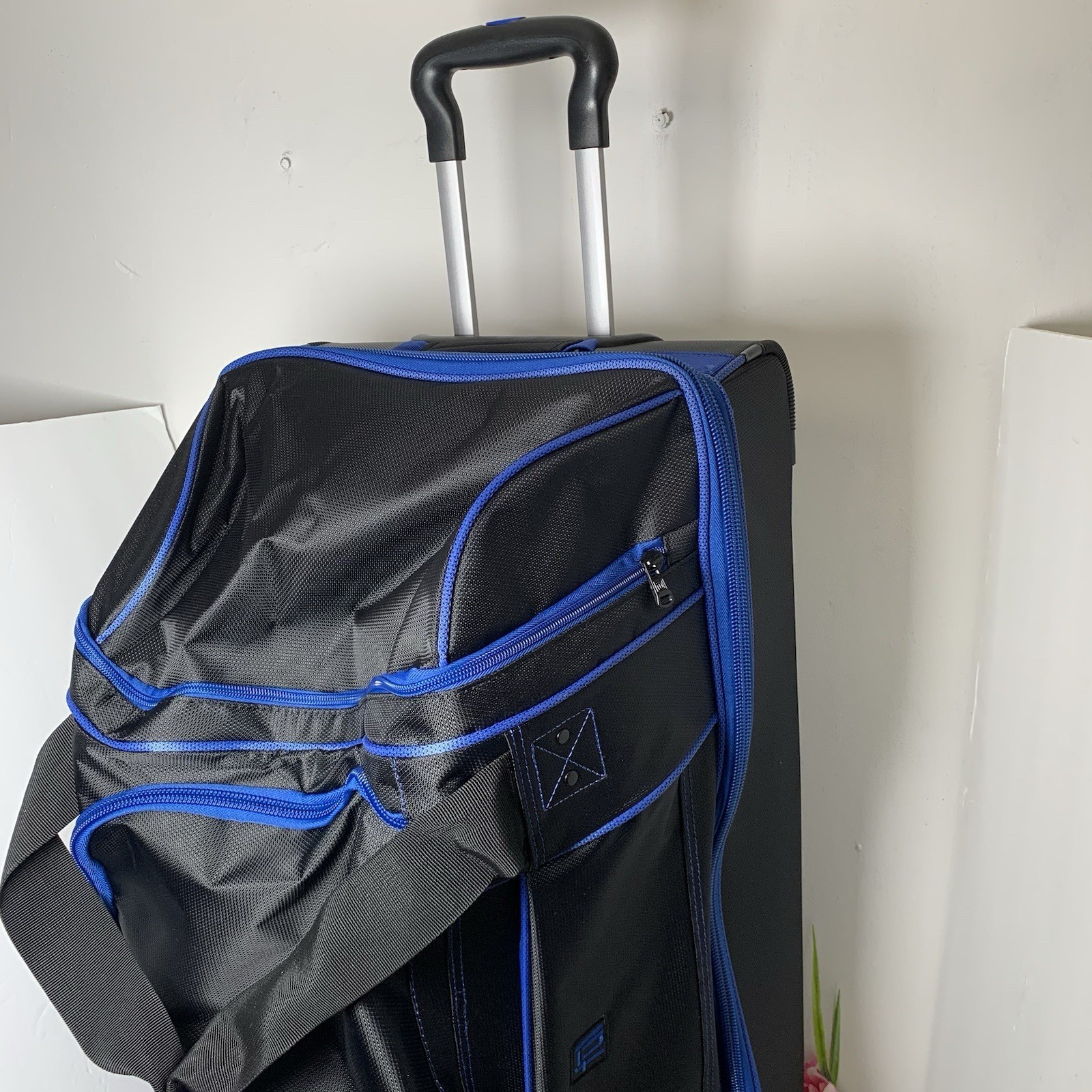 FŪL - Full Split Level Rolling Duffle Luggage Bag with Wheels - Black / Blue