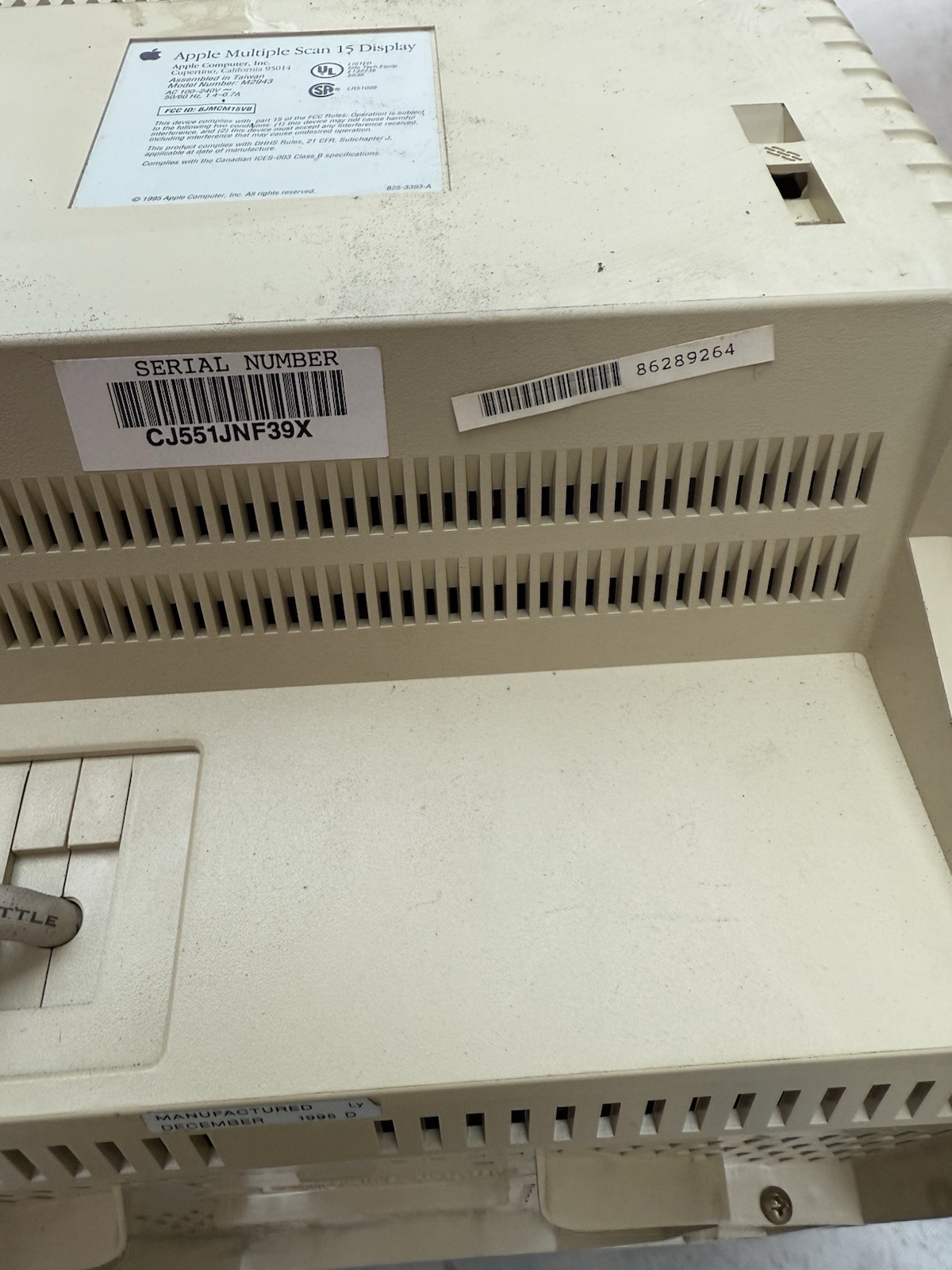 VINTAGE APPLE MULTIPLE SCAN 15 DISPLAY MONITOR M2943 selling as is