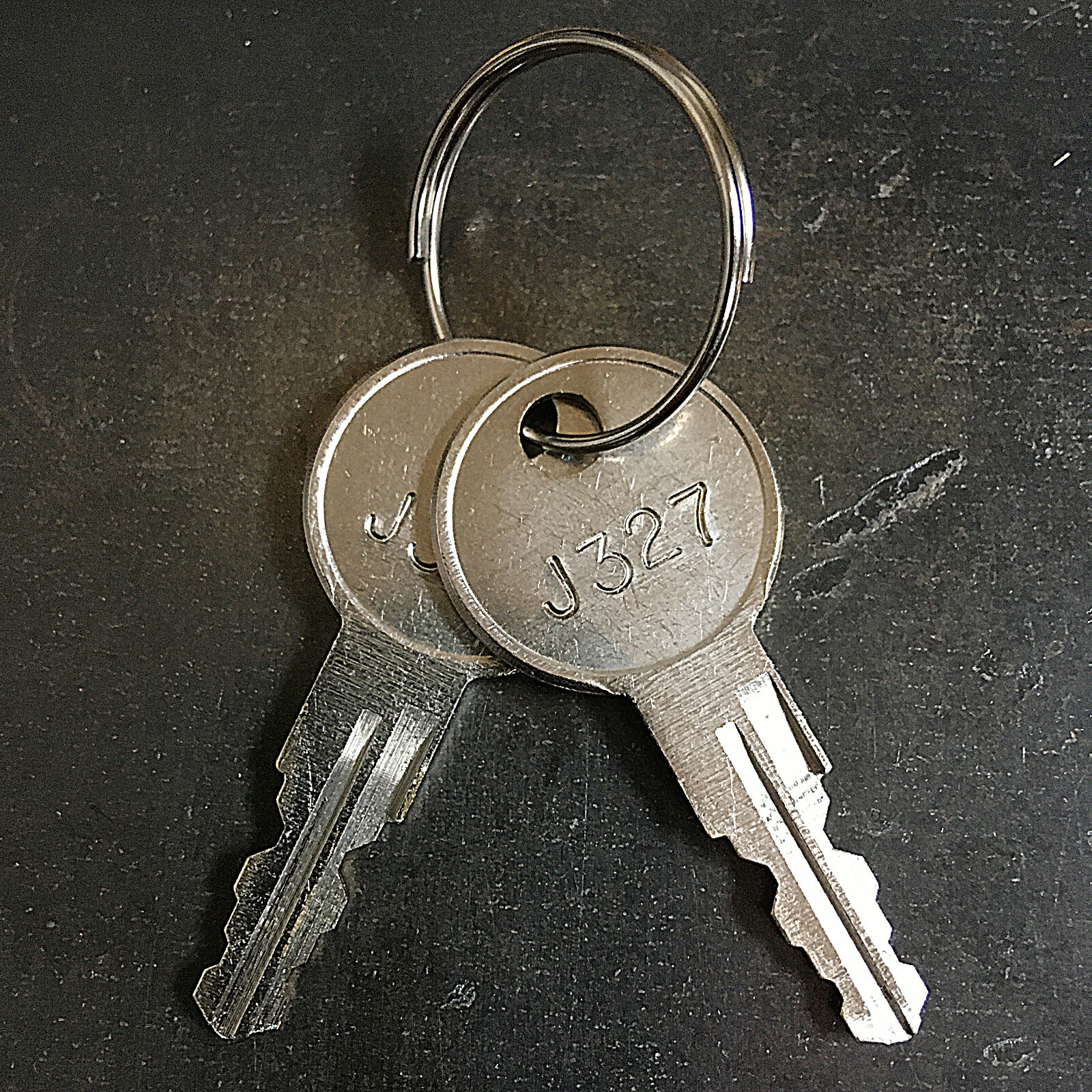 (2) Leer Truck Cap Topper / Camper Replacement Keys Cut Key Code J301 - J375