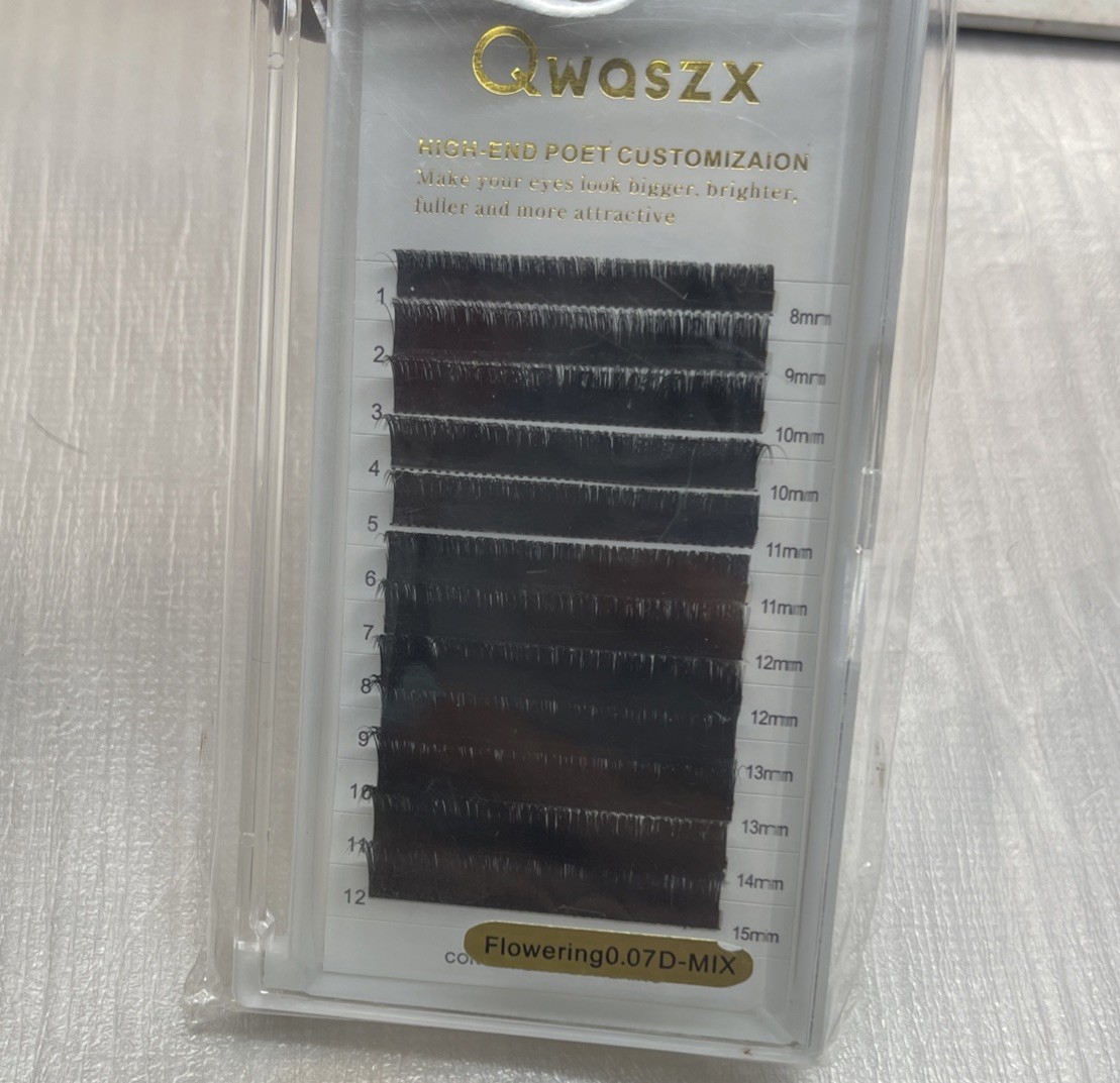 Qwaszx Wispy Lashes 10 Pair 0.05 -C Curl 8-15mm Brand New