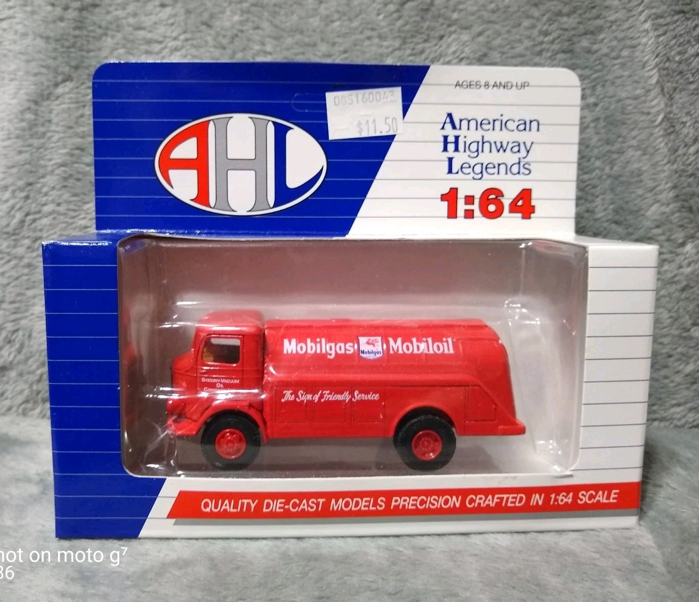 Mobiloil  AMERICAN HIGHWAY LEGENDS 1:64 MOBILGAS TANK TRUCK Diecast 🔴