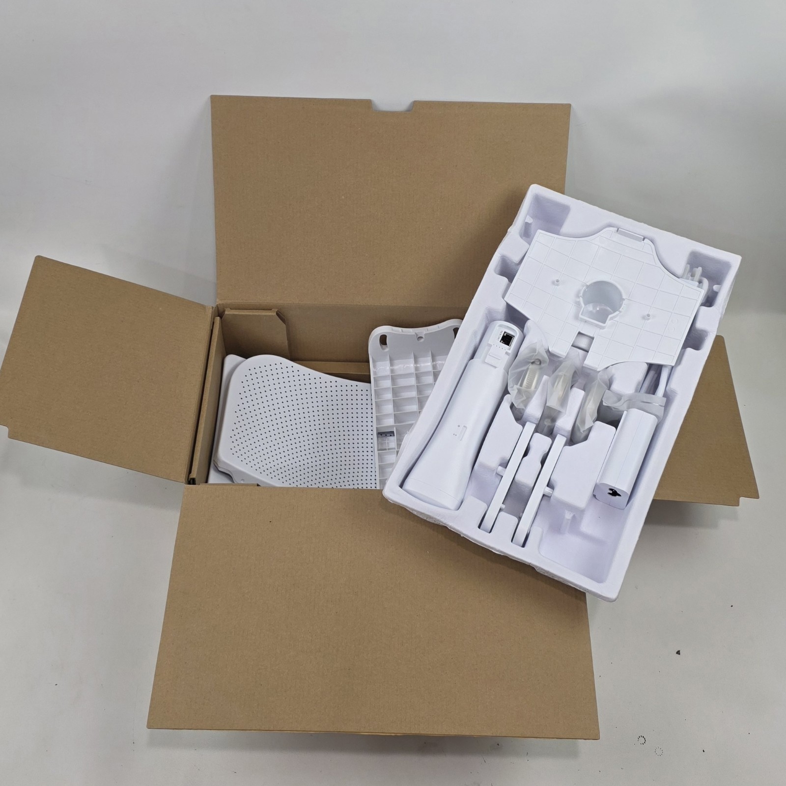 Ubiquiti LTU-LR-US 5 GHz PtMP LTU Long-Range Client Radio
