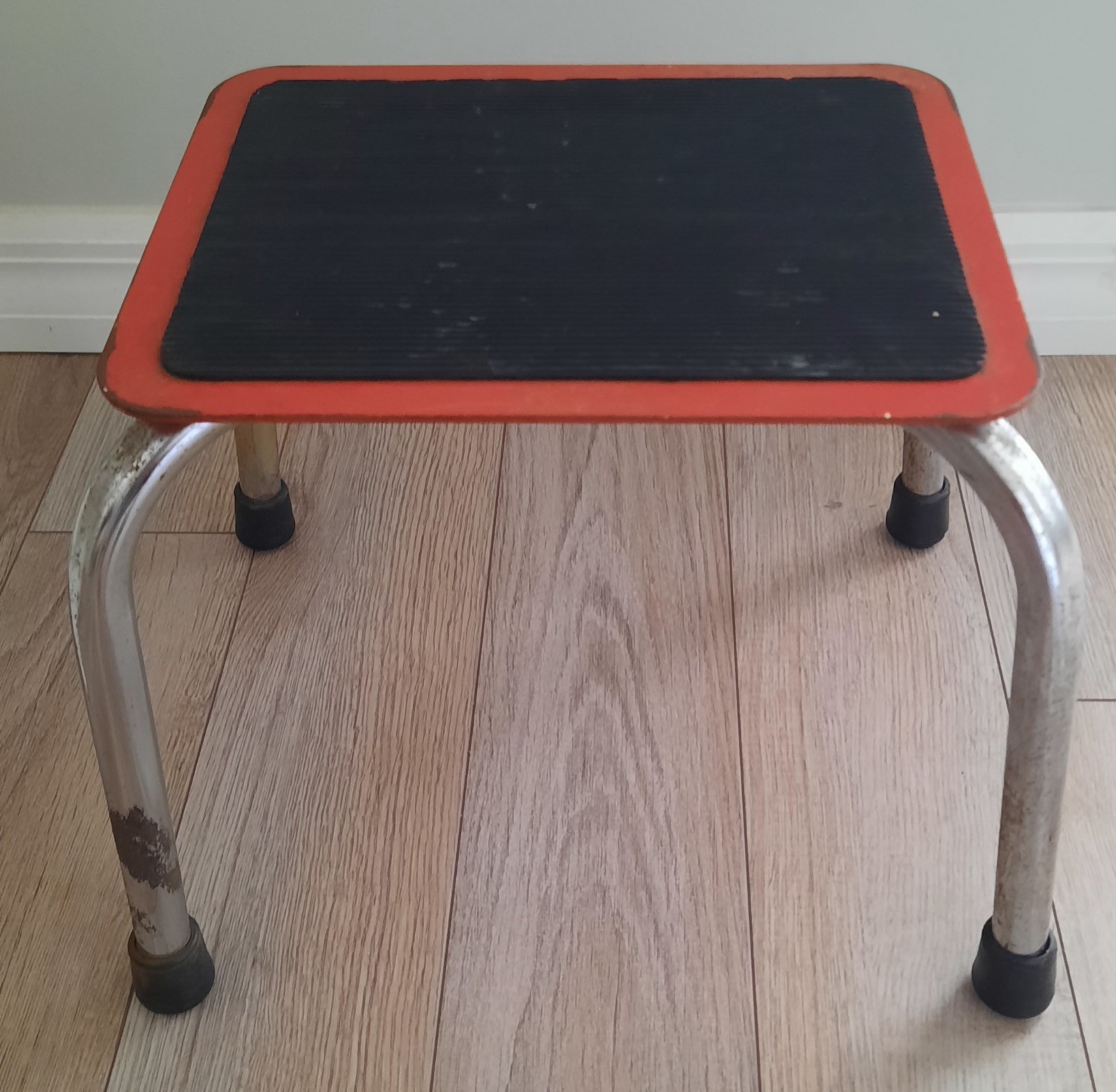 Vintage RED One Step Stool 10"x 12" Mid Century Retro Chrome Legs Eclipse