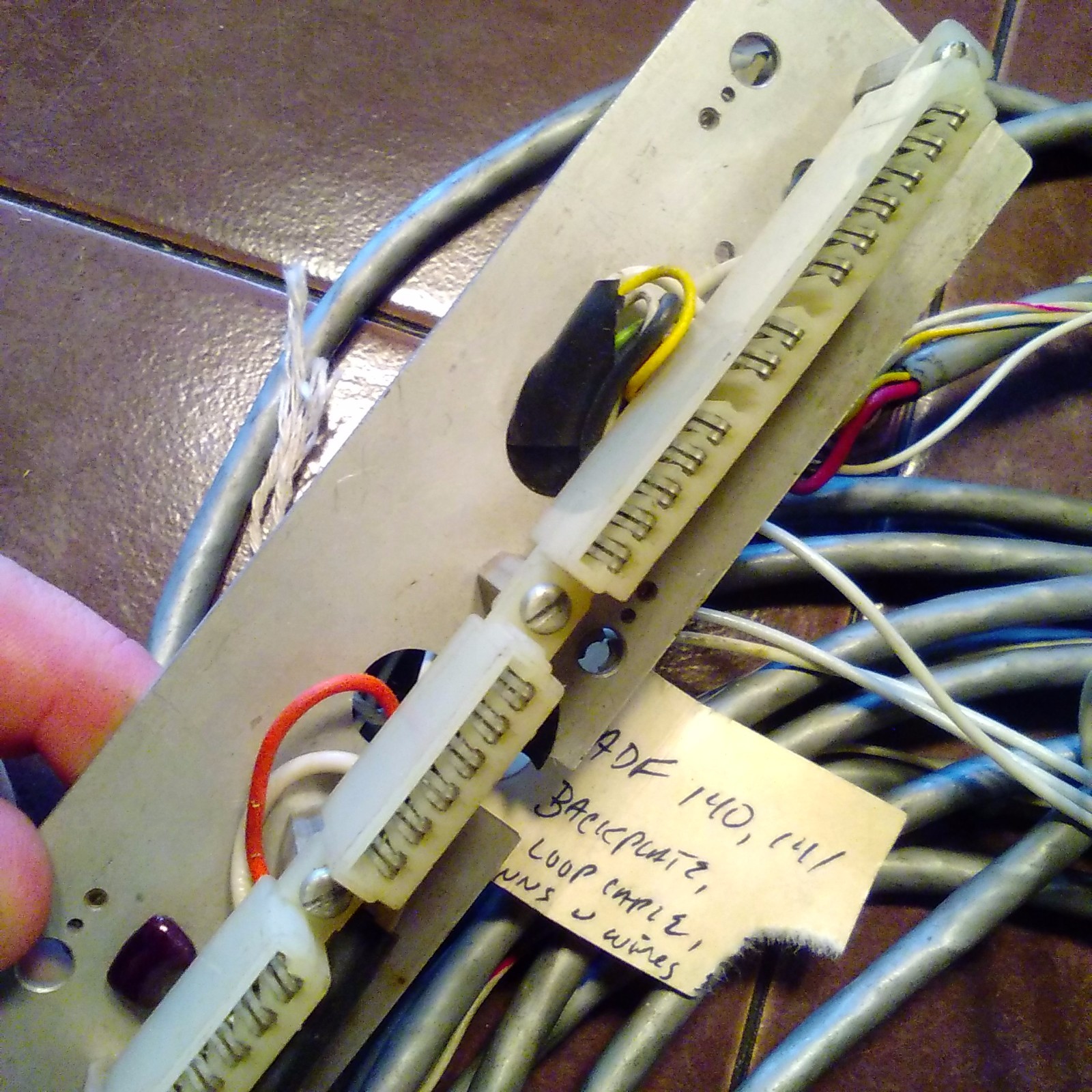 Narco ADF 140 & ADF 141, Backplate, connectors, Loop cable with wires