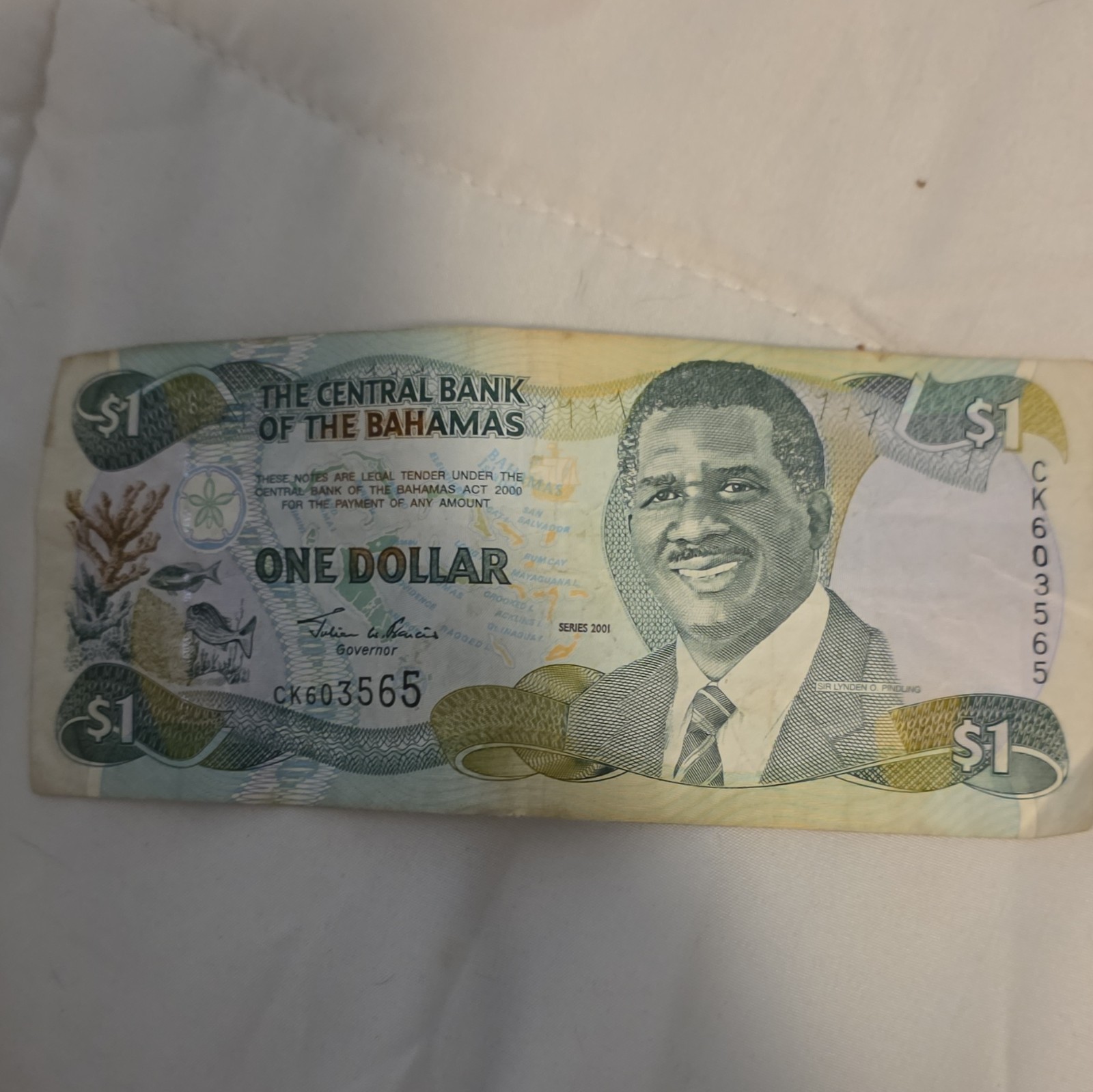 Bahamas $1 Banknote 2001 Series CK603565