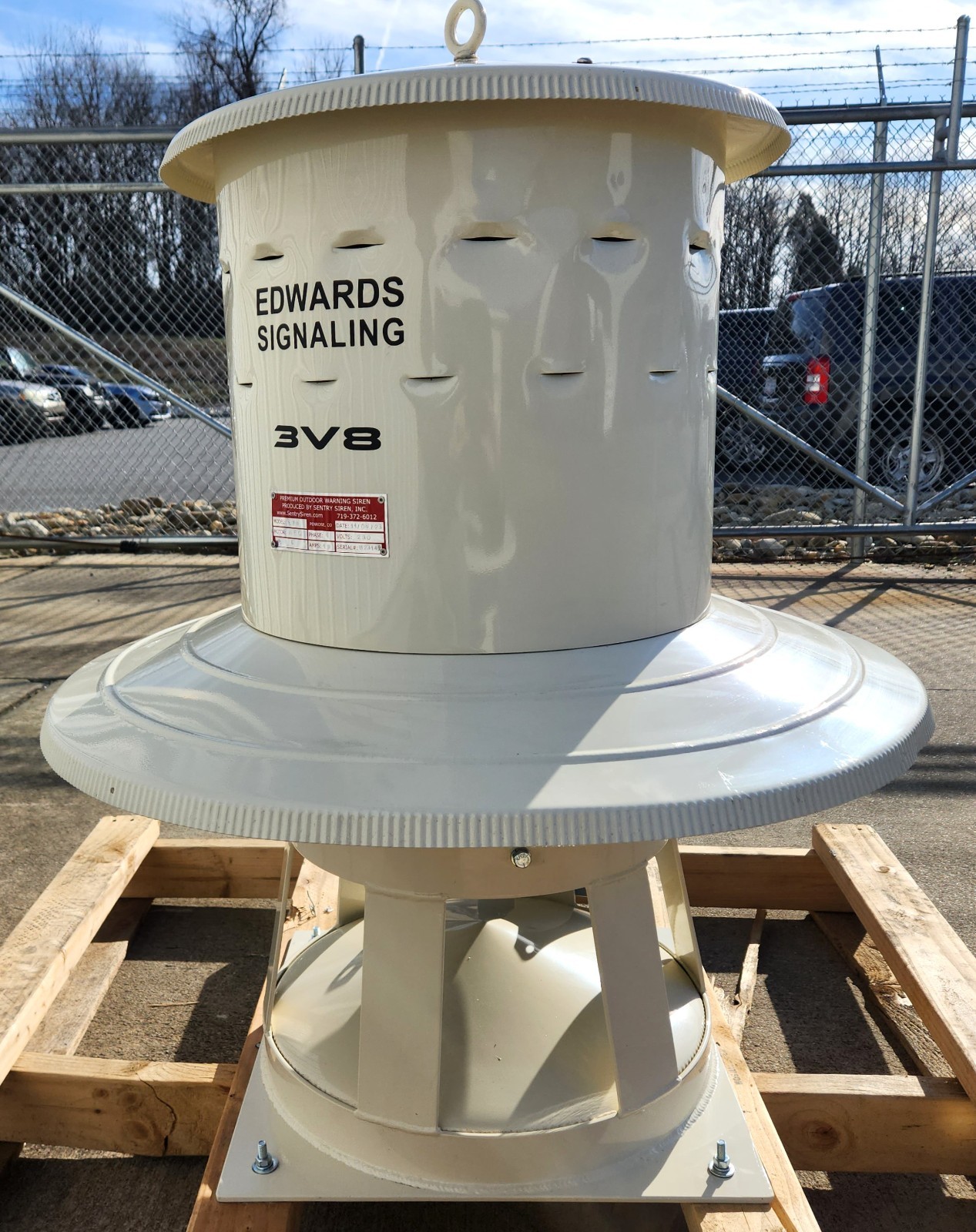 New No Box  Edwards Signaling Outdoor Omnidirectional Warning Siren 3V8