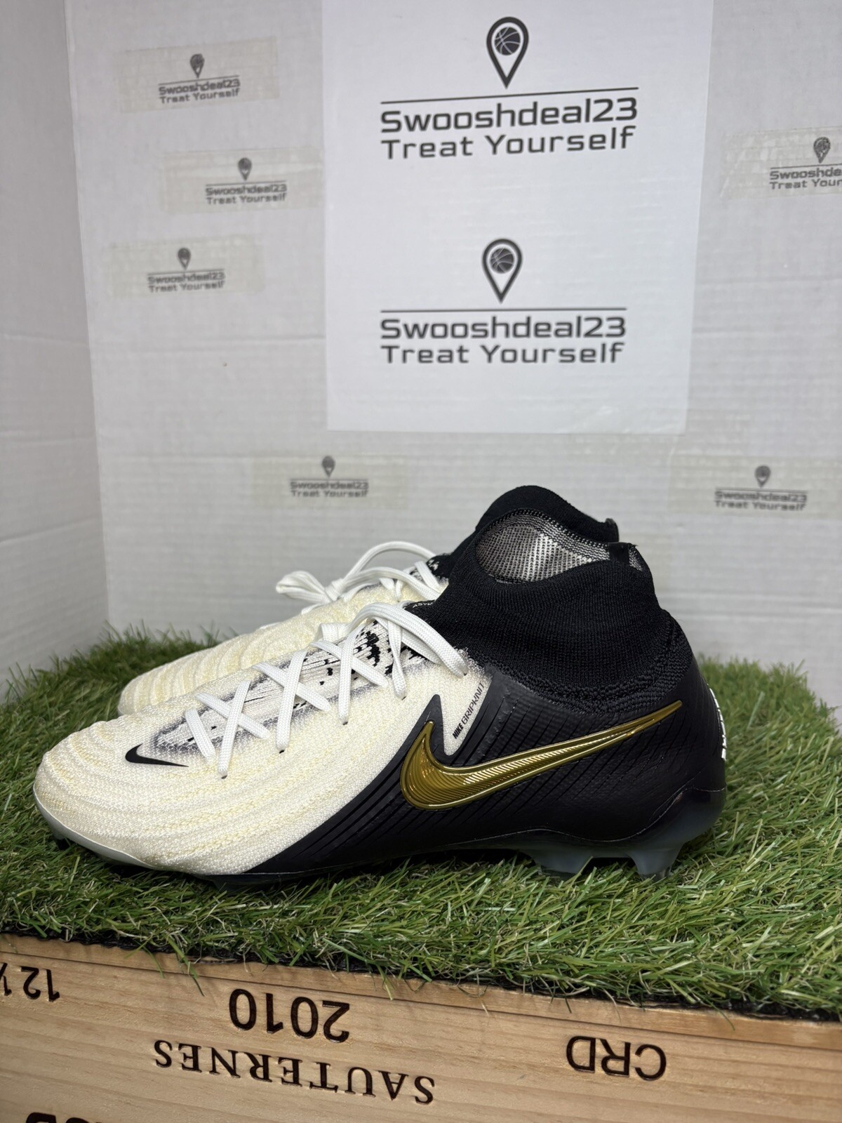 Men's 5 / Women's 6.5 Nike Phantom Luna II Elite FG Gold black Cleats FJ2572-100