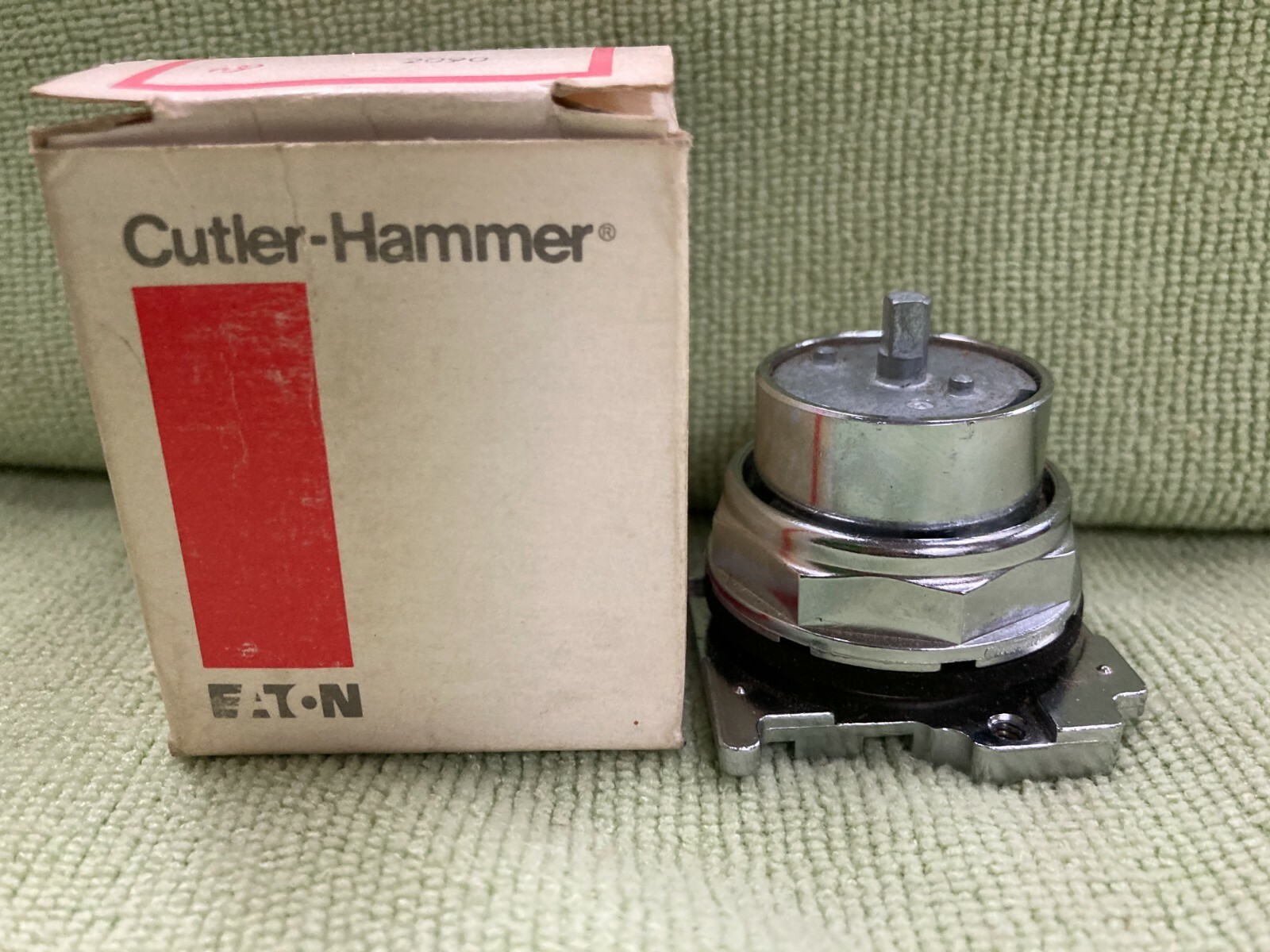 Cutler Hammer 10250T4043 3 Position Heavy-Duty Selector Switch Operator