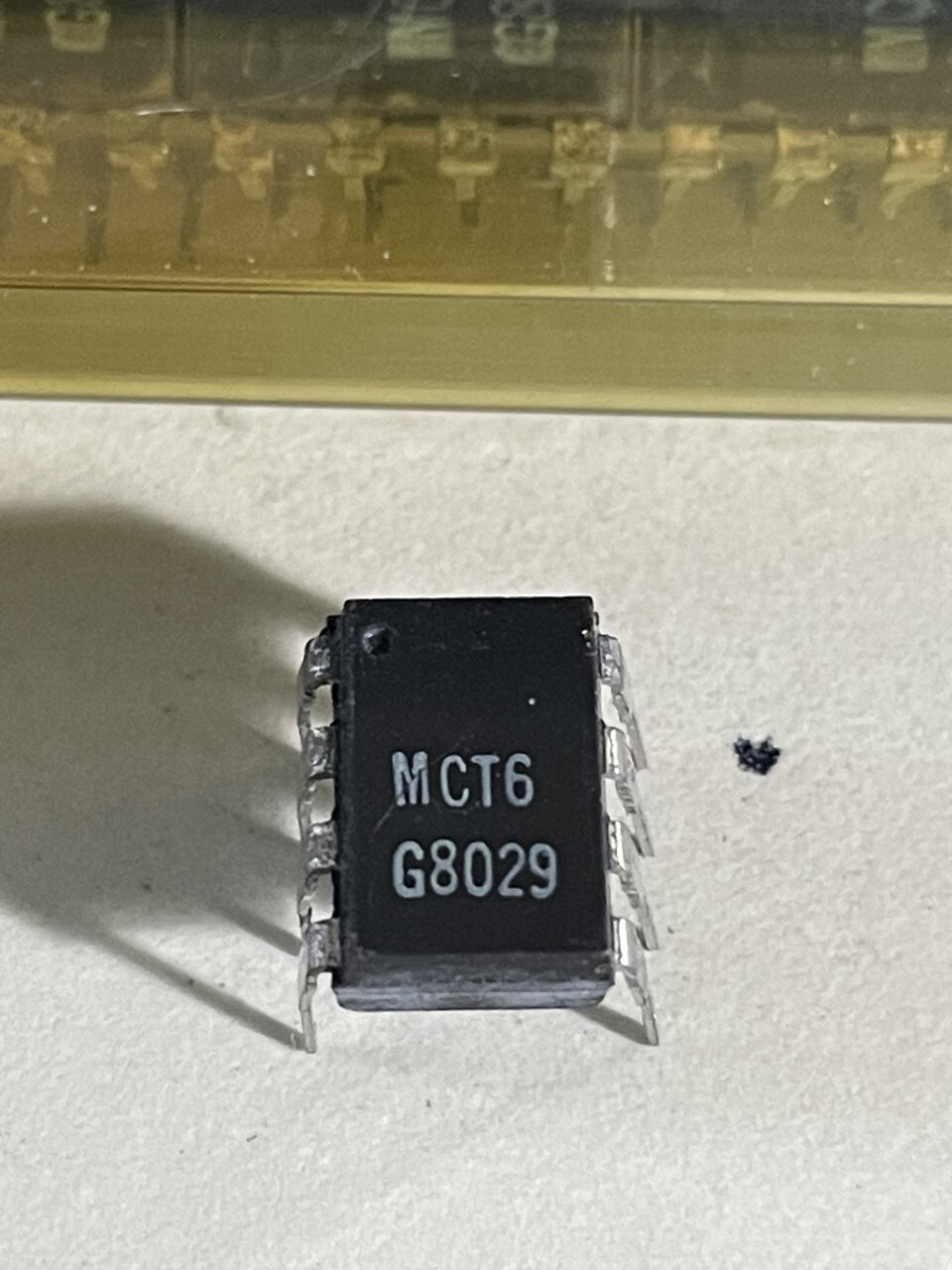 A lot of FOUR (4) brand new SGS MCT6 opto-isolator in DIP-8 plastic package