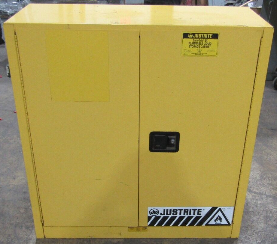😏 JUSTRITE 30 GAL. CAPACITY FLAMMABLE LIQUID STORAGE CABINET 893000