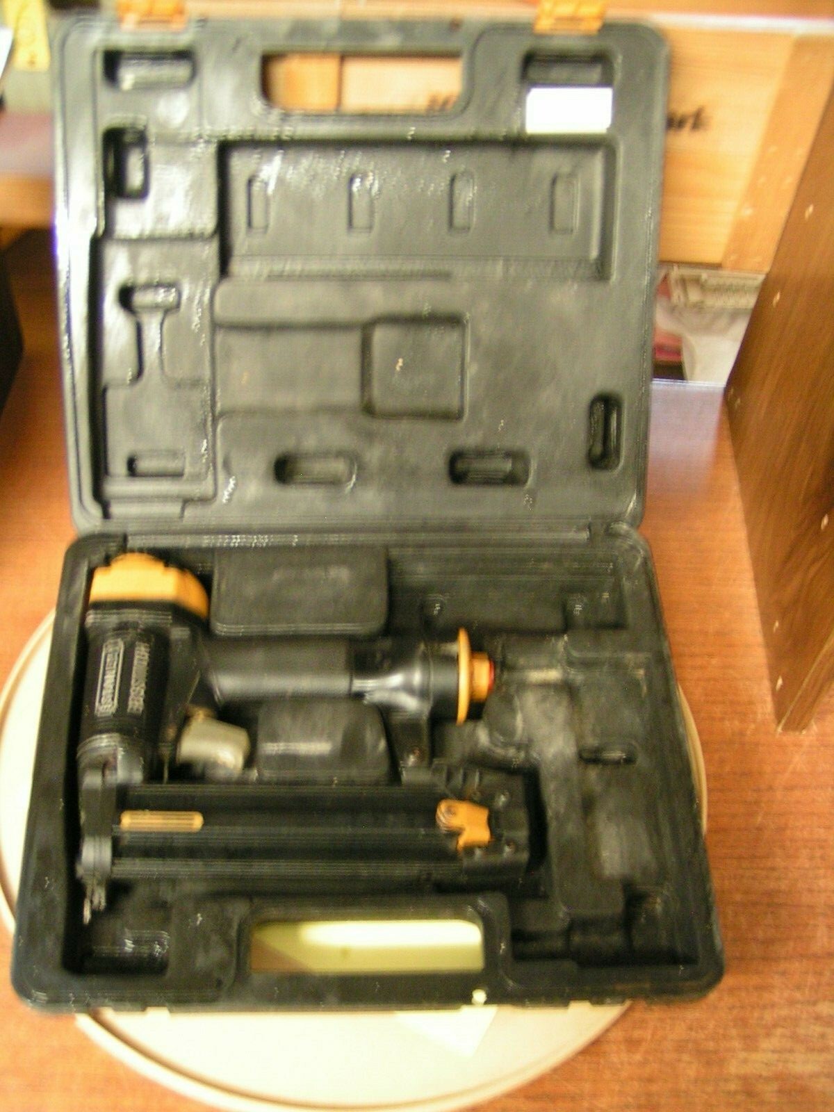 STANLEY-BOSTITCH 18GA PNEUMATIC BRAD NAILER W/CASE - MODEL#SB1842BN "PARTS" UNIT