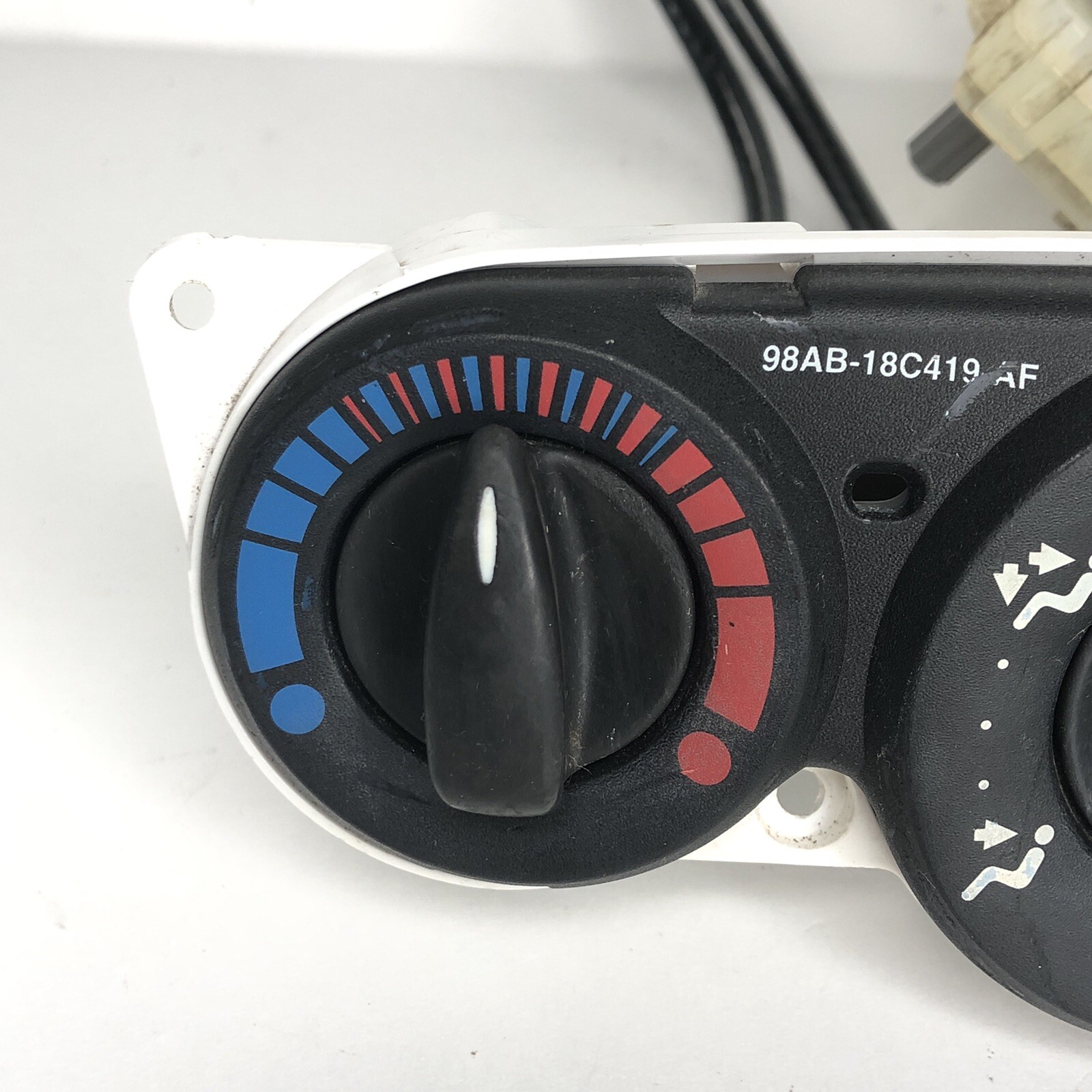 2000-2007 Ford Focus A/C Heater Climate Control Unit with Cables & Actuator OEM