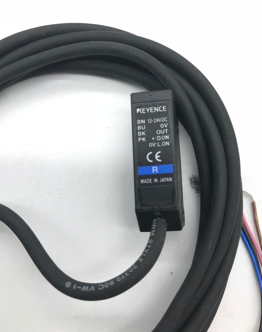 Keyence Photoelectric Sensor, Square Transmissive Cable Type, NPN PZ-M51 R