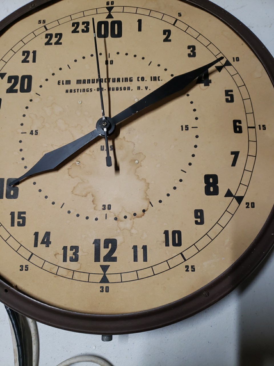 Vintage Elm Manufacturing Co Clock,