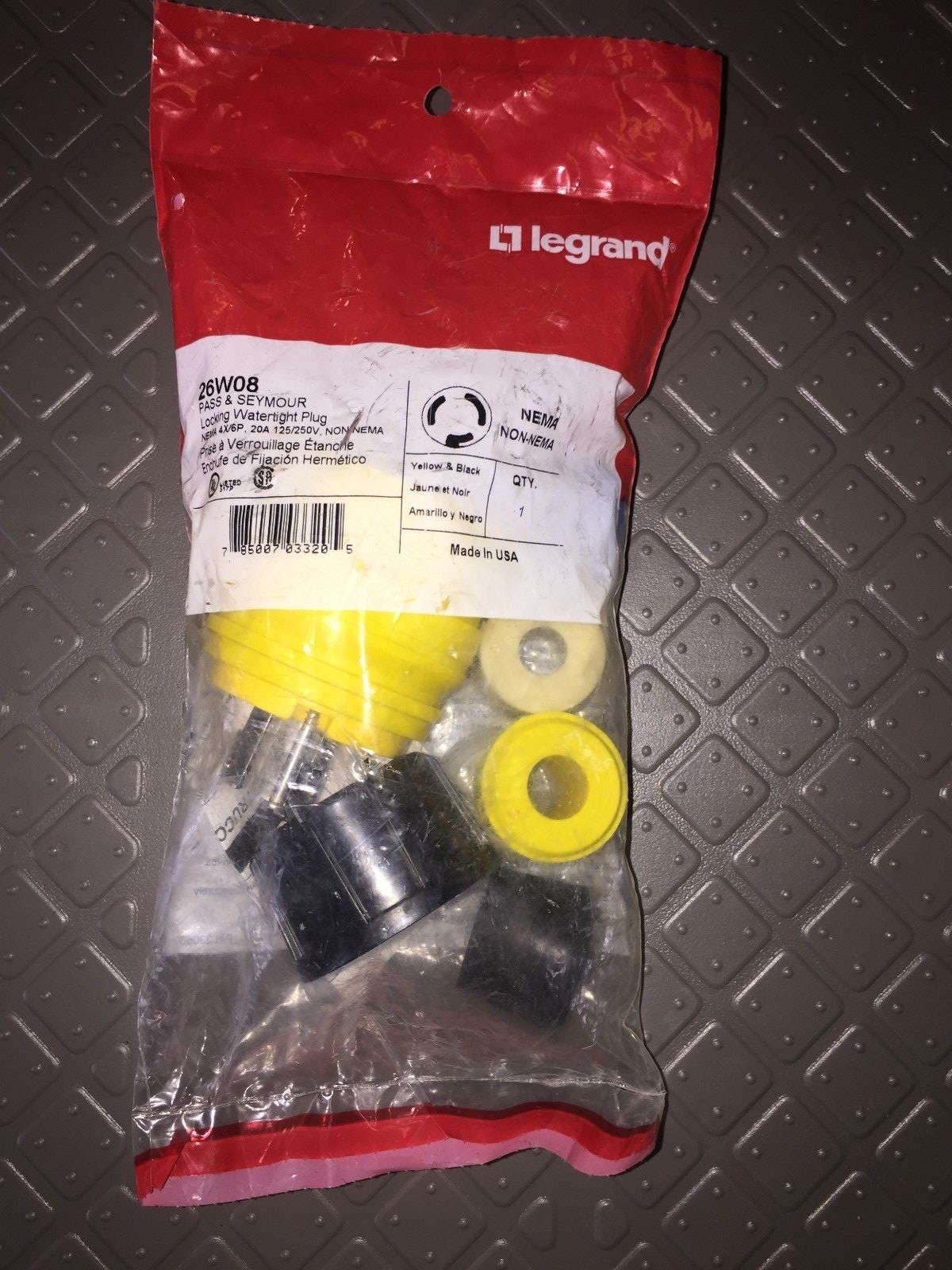 26W08 Pass & Seymour Legrand Watertight Locking Plug 125/250VAC 20A