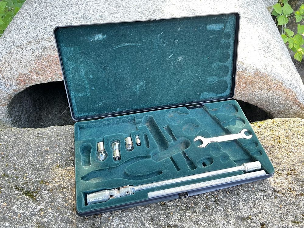 Original tool box empty for Jaguar XJ40