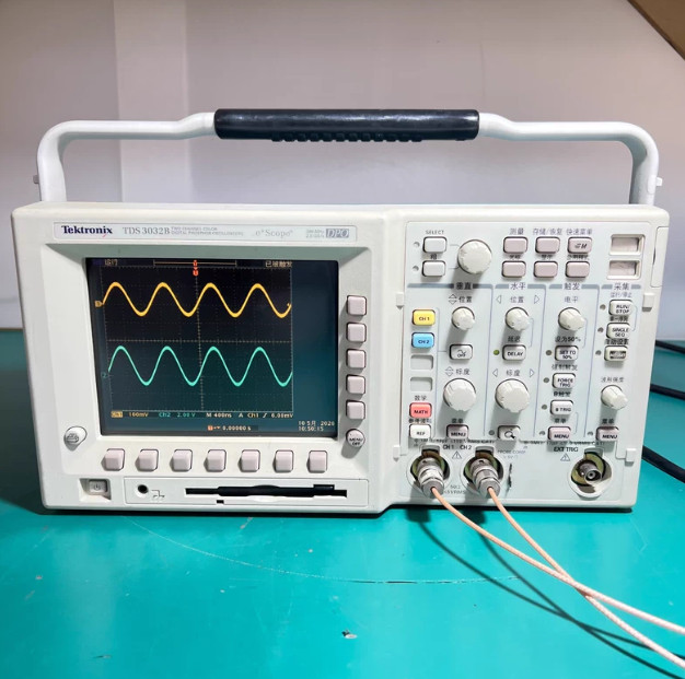 1PCS Tektronix TDS3032B Digital Phosphor Oscilloscope 300 MHz 2-channel 2.5 GS/s
