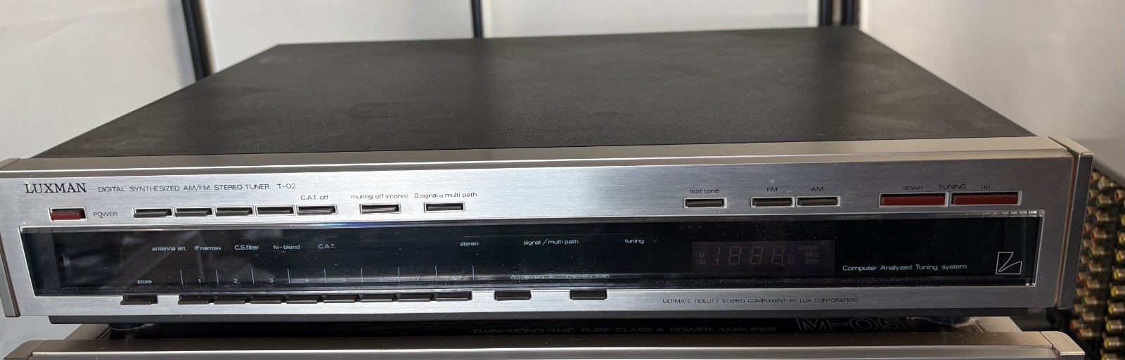 Luxman T-03 Vintage AM/FM Stereo Tuner – Champagne Gold, C.A.T. Tuning.