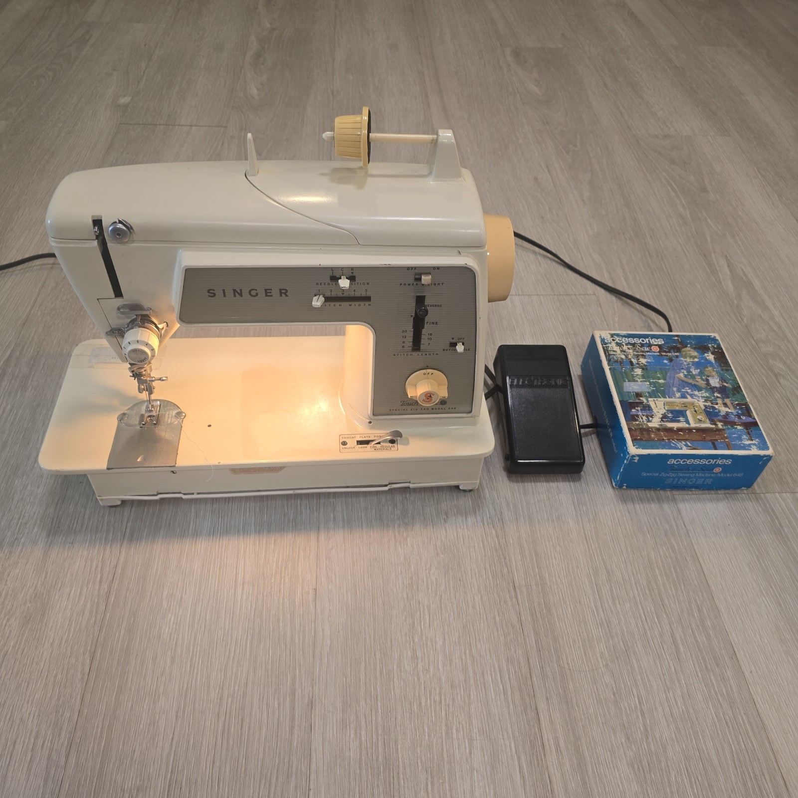 Singer Touch N Sew 648 Electric Sewing Machine W/ Foot Pedal & Accessories!