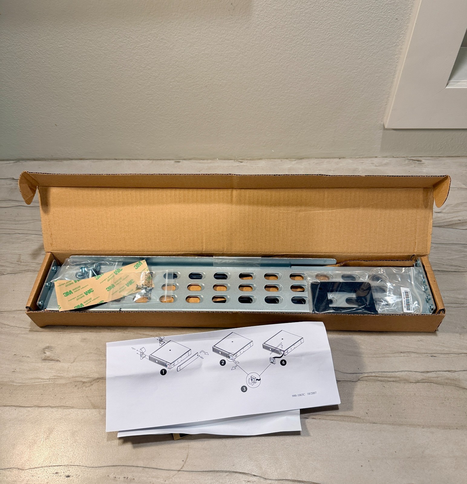 APC SURTRK2 Tower to 19" Rack  Conversion Kit for SMART-UPS RT  UPS Backup