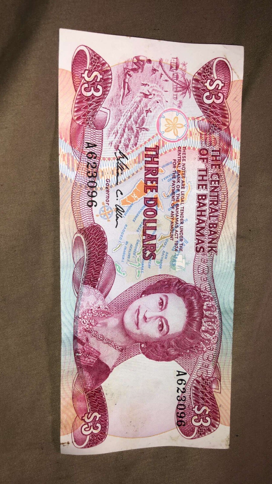 1974 Central bank of the bahamas 3 dollars currency note paper money three crisp