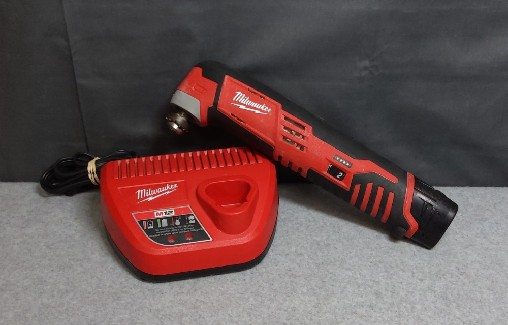 Milwaukee Multi-Tool 2426-20 W/ Battery and Charger *No Blade, pads, key*