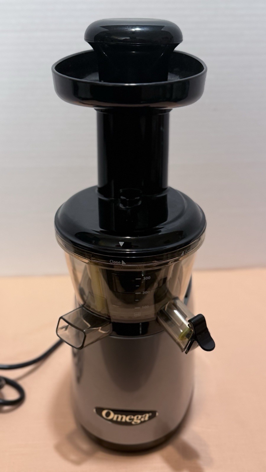 Omega Juicer VRT400 Vertical Masticating HD Juicer with Tap, Silver