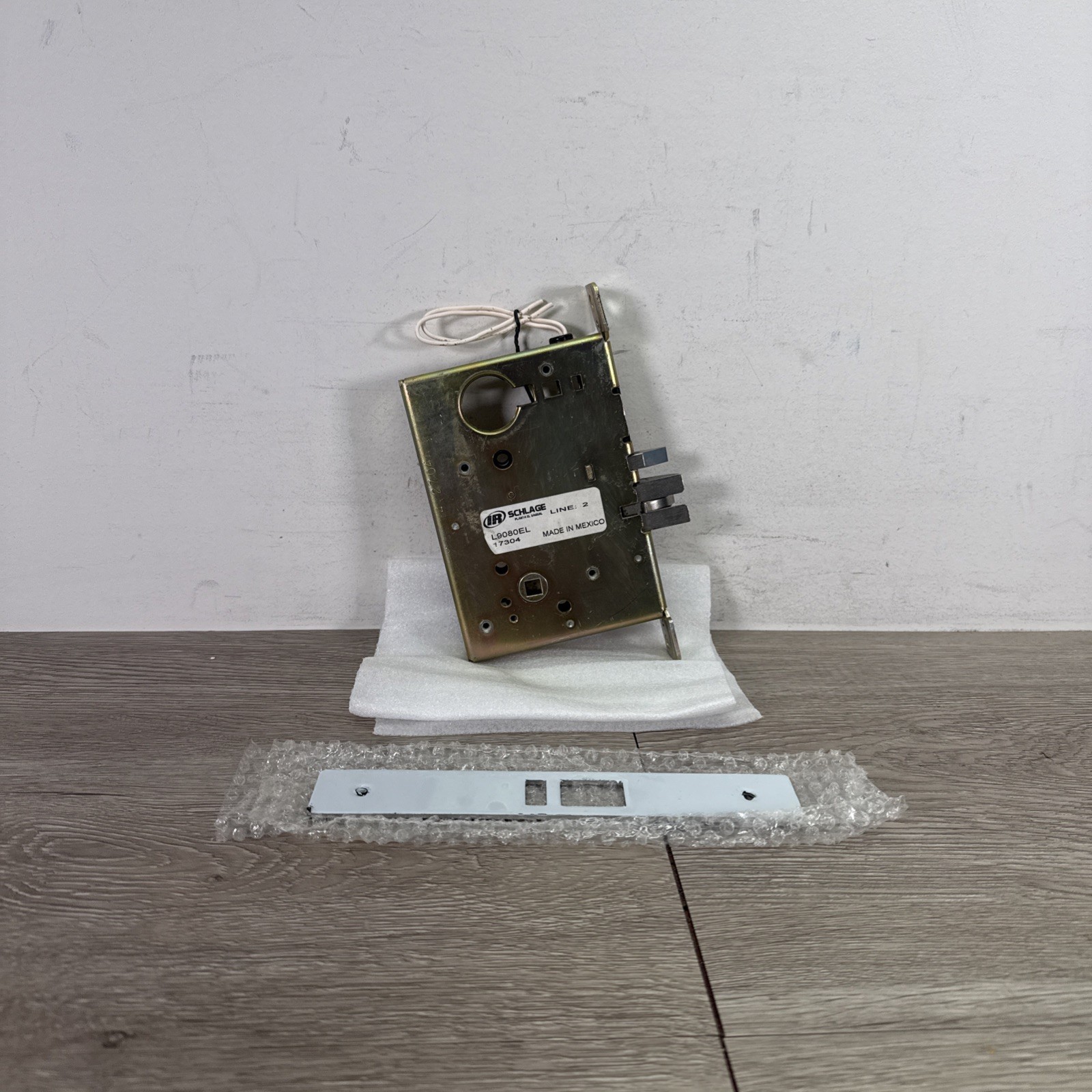 NEW NO BOX SCHLAGE  L9080-EL 24V RH TESTED , FAIL SALE , US26D BODY ONLY