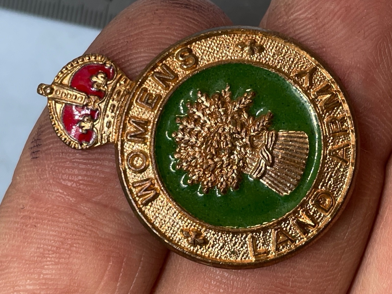 WW2 Women's Land Army Membership Badge - Gilt and Enamel Original