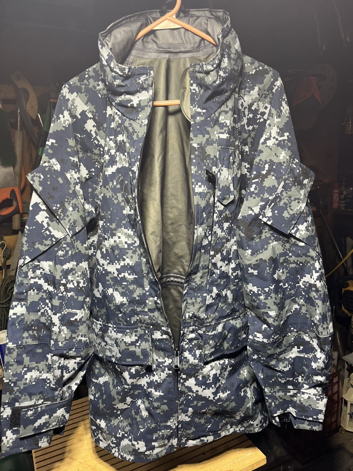 USN ISSUED Type 1 Parka. Waterproof/Windproof Blue Digital Camo