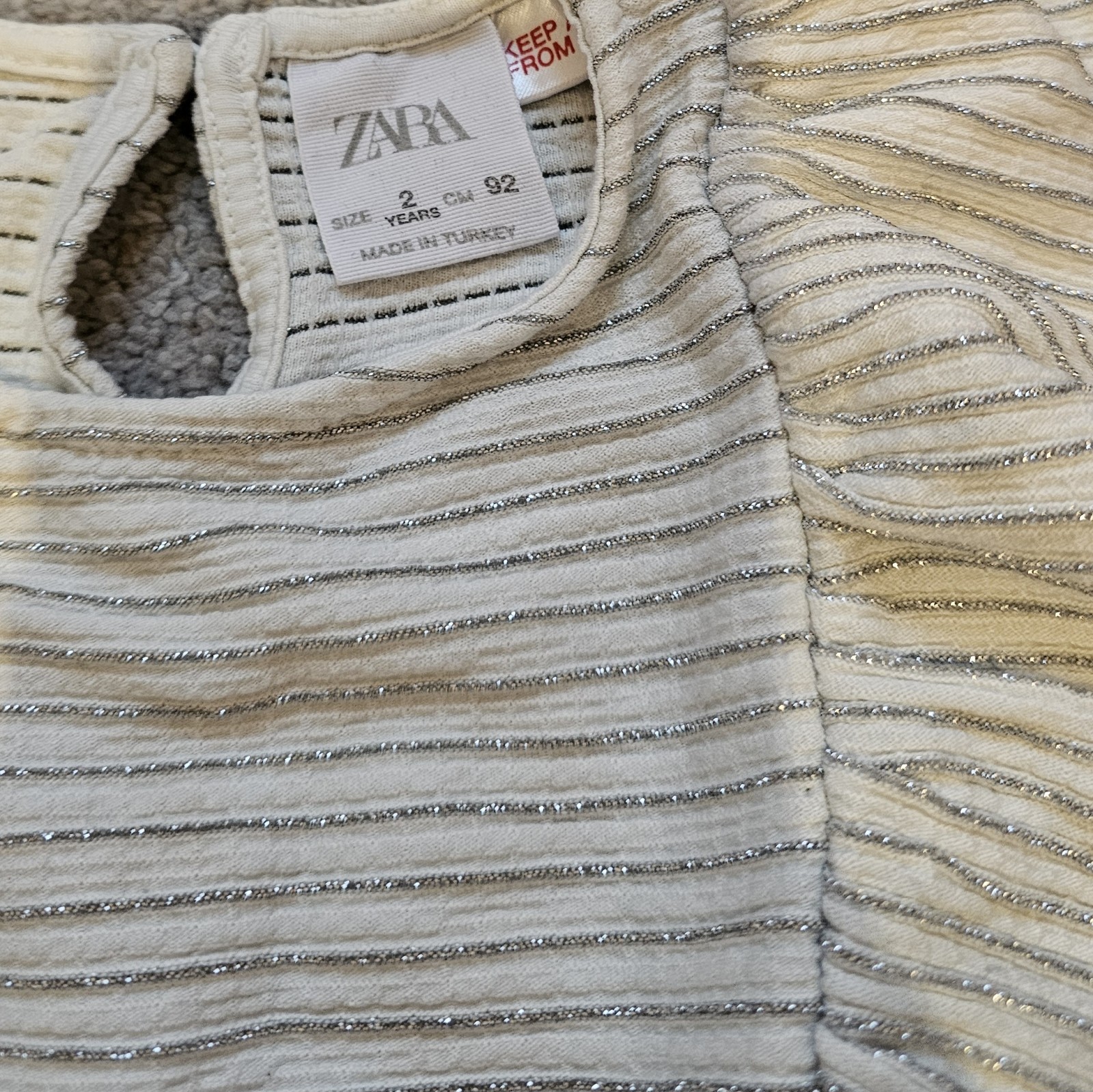 Babies White Sleeveless Top Size 2-3 Years Preloved Excellent Condition