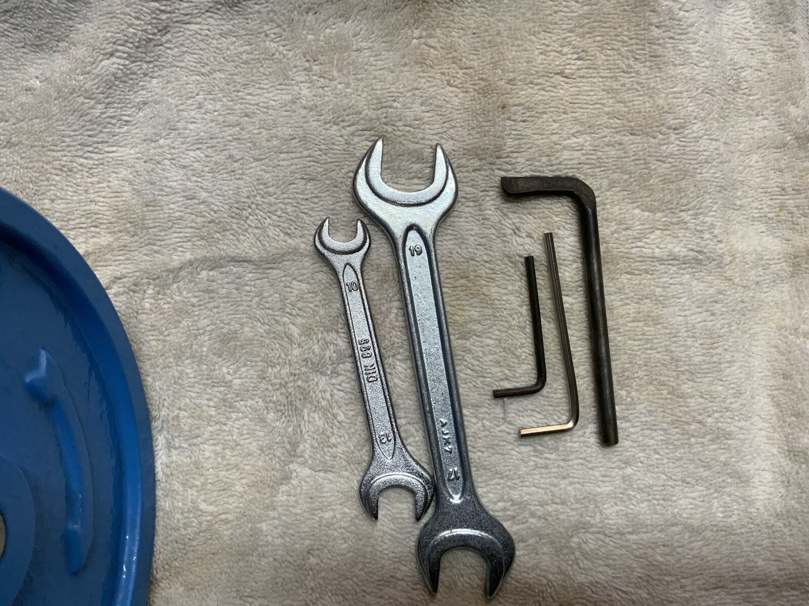 MOONS / OSAMA SEMI AUTO BANDSAW TOOTH SETTER UP TO 2” WIDE 1/16” TO 1” PITCH NEW