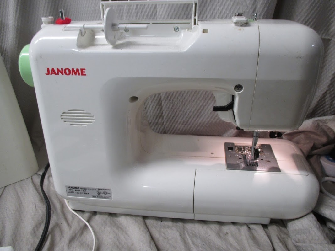 Janome Decor Computer Sewing Machine DC2007LE | Works Great - See Video