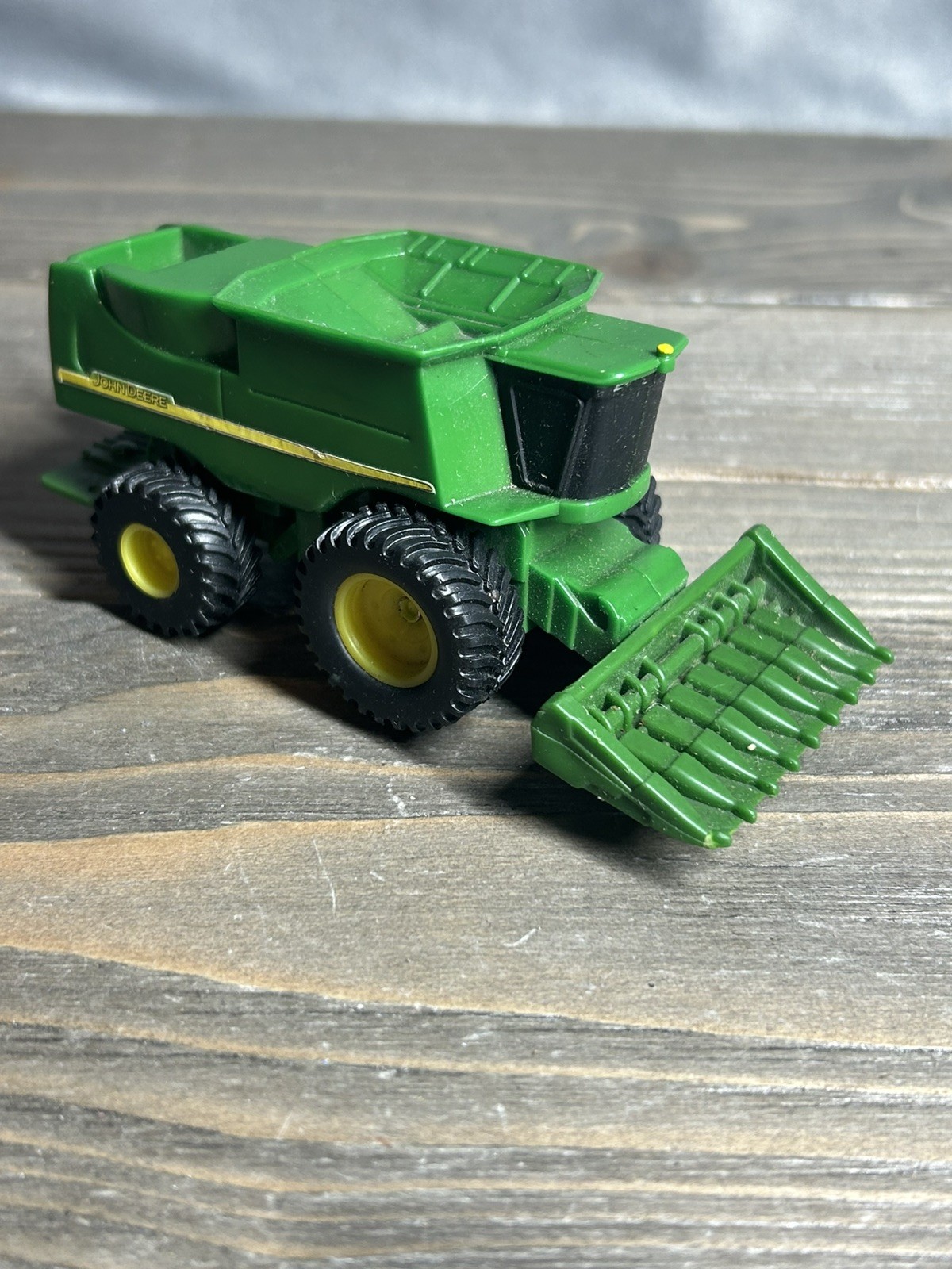 TOMY CO. ERTL JOHN DEERE TOY COMBINE -PLASTIC  5”