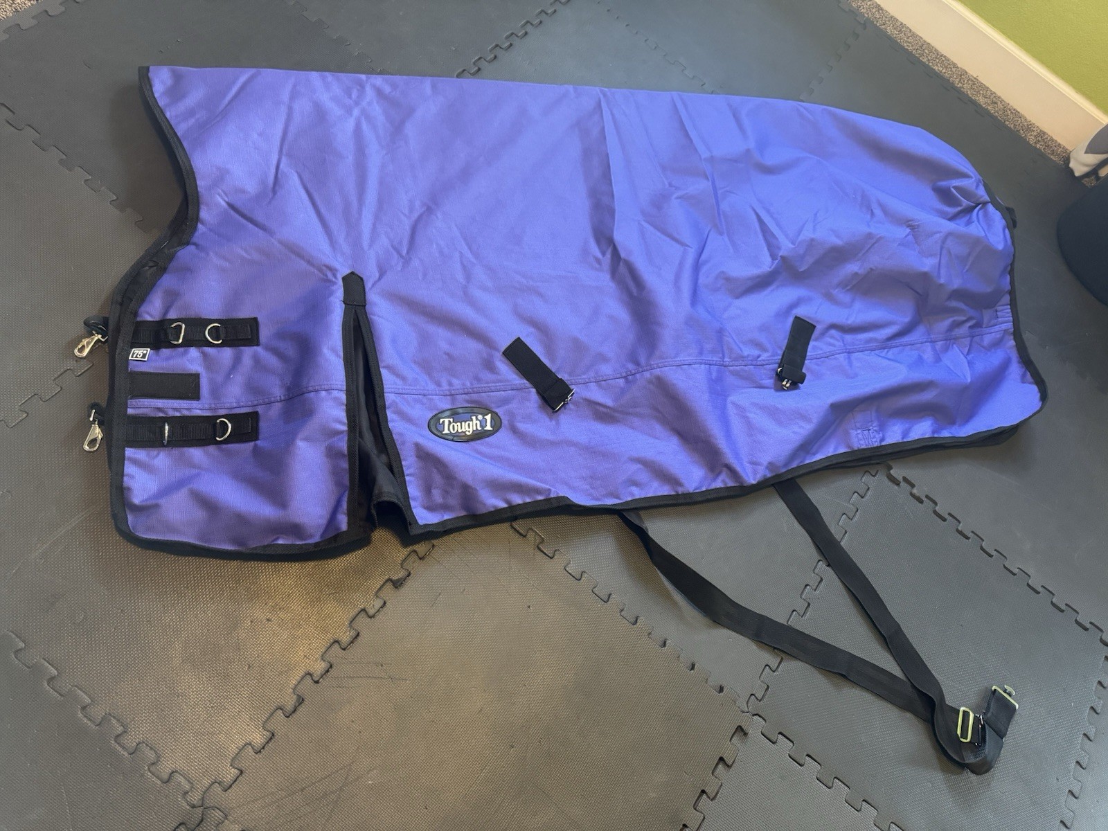 Tough One 1200D 300g High Neck Turnout Blanket. Waterproof. Size 75. Worn once.