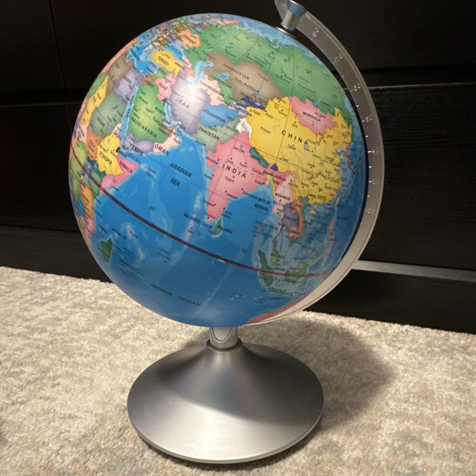 Brainstorm Toys Globe Earth and Constellations Illuminated Auto Light Sensor