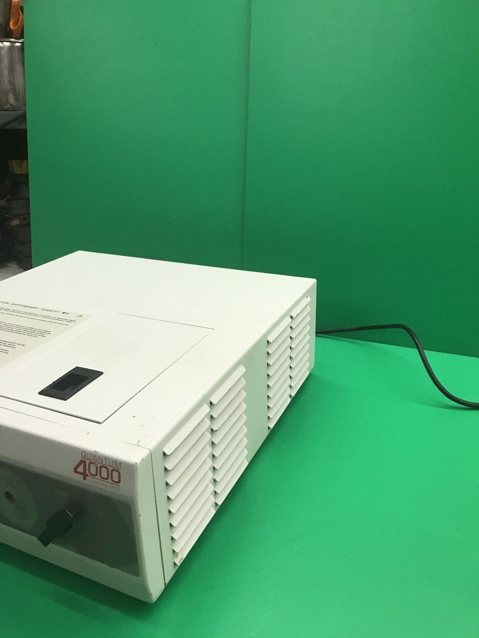 Stryker Endoscopy Quantum 4000 Light Source, Model 220-170-000