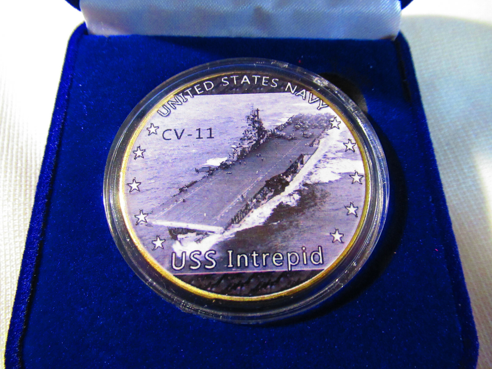 US NAVY - USS INTREPID CV-11 Challenge Coin w/ Presentation Box