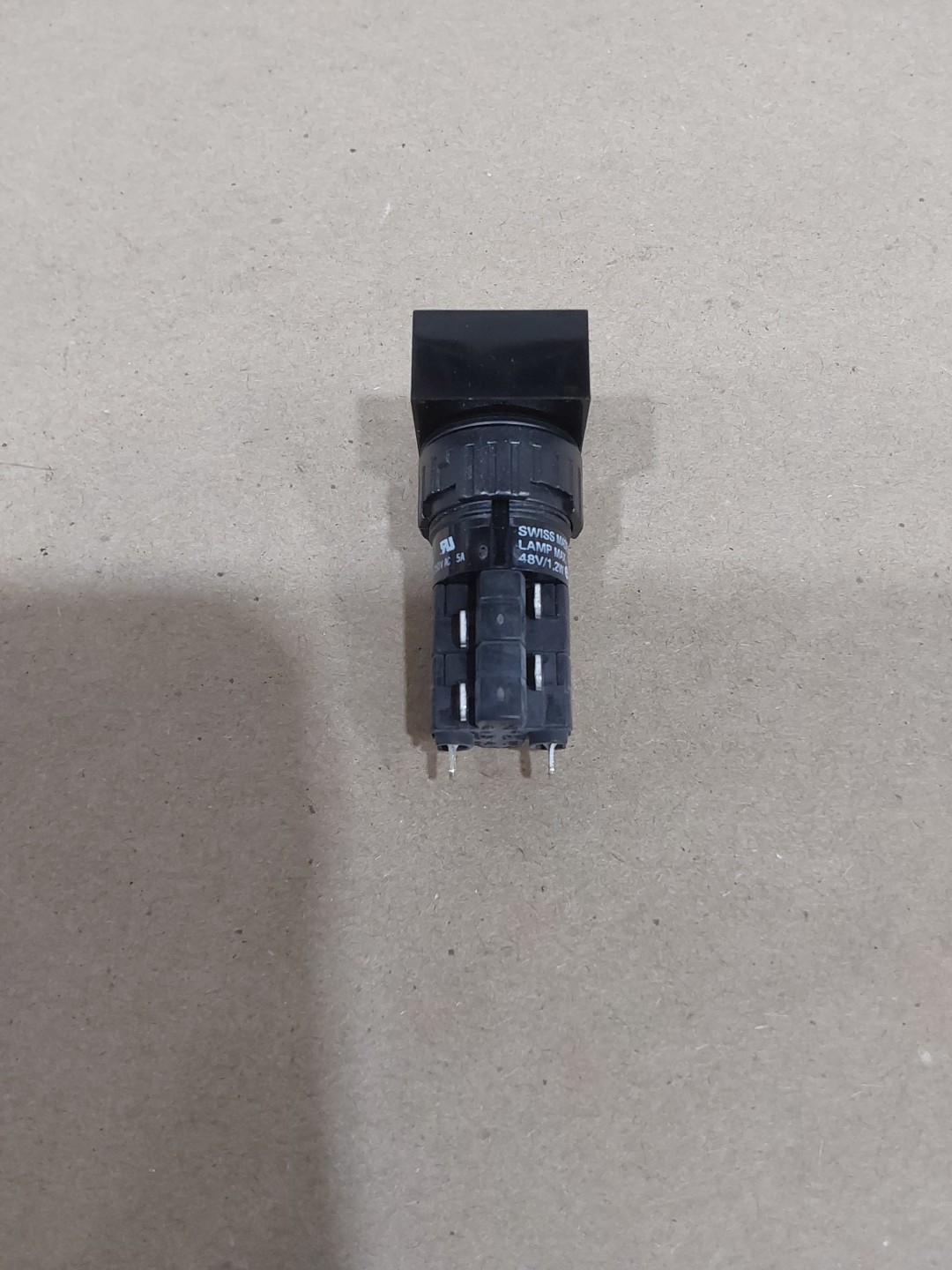 EAO SWITCH, 2NO, 2NC MAINTAIN 51-262.025 2