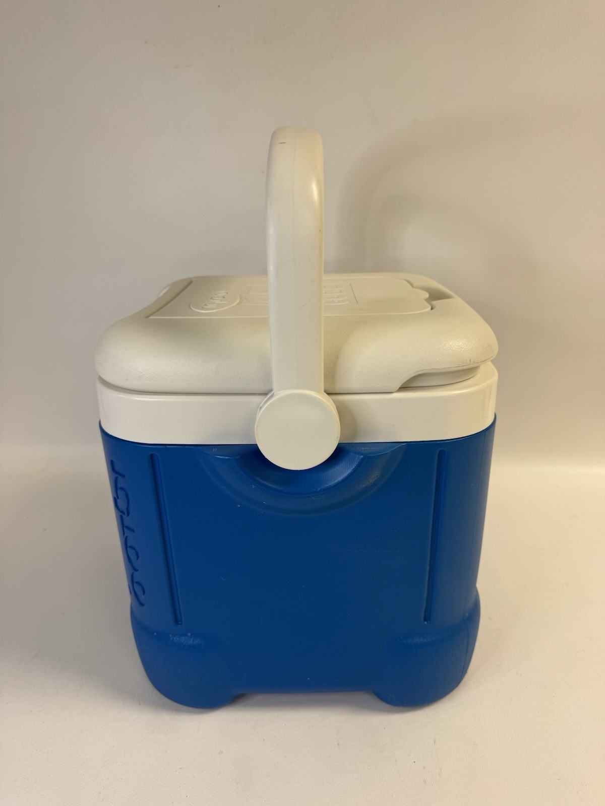 Igloo Ice Cube 12 Quart 14 Can Plastic Cooler Blue White Top Compartment Handle