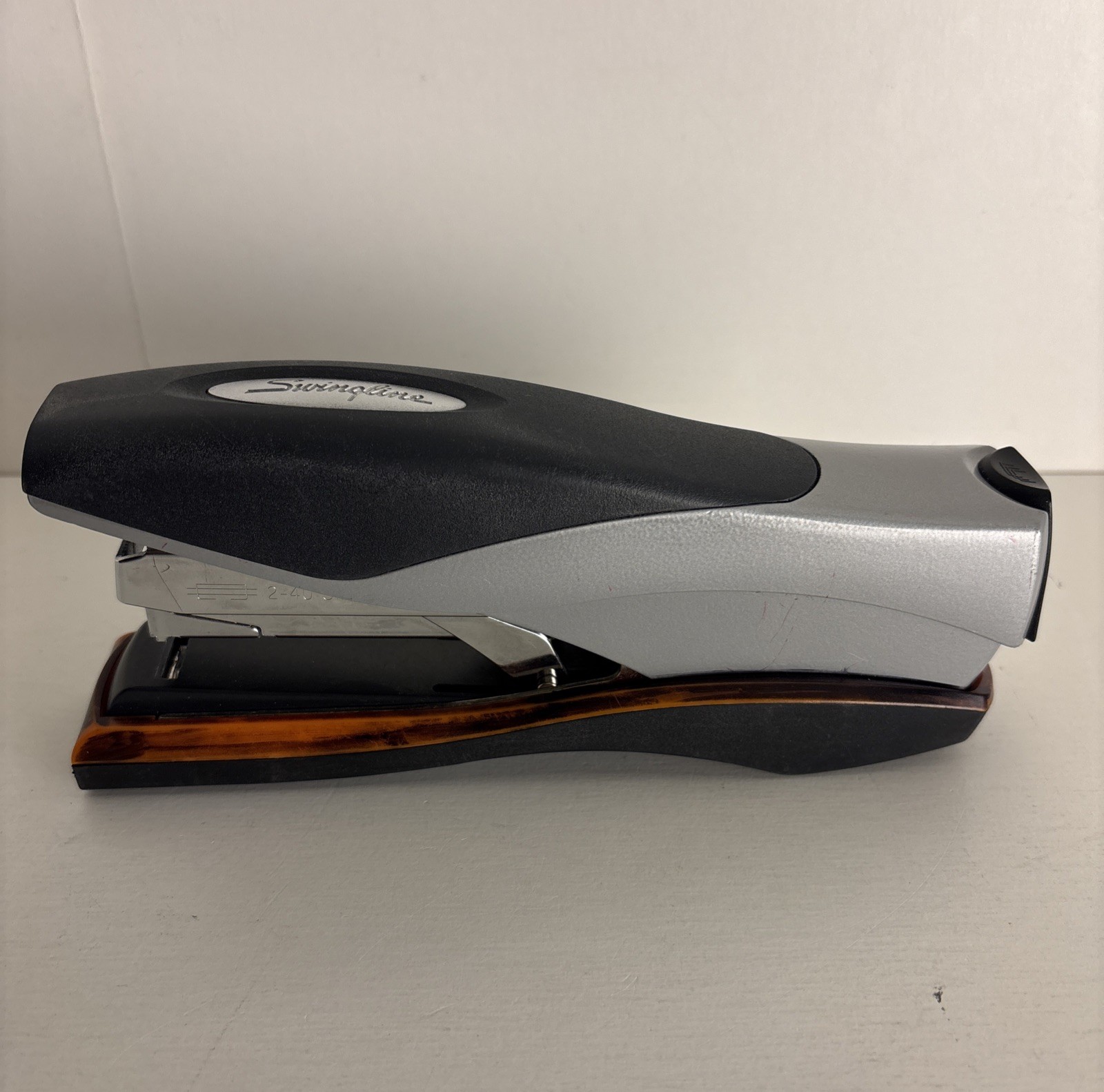 Swingline Optima Desktop Stapler 2-40 Sheet Capacity Model #8784x