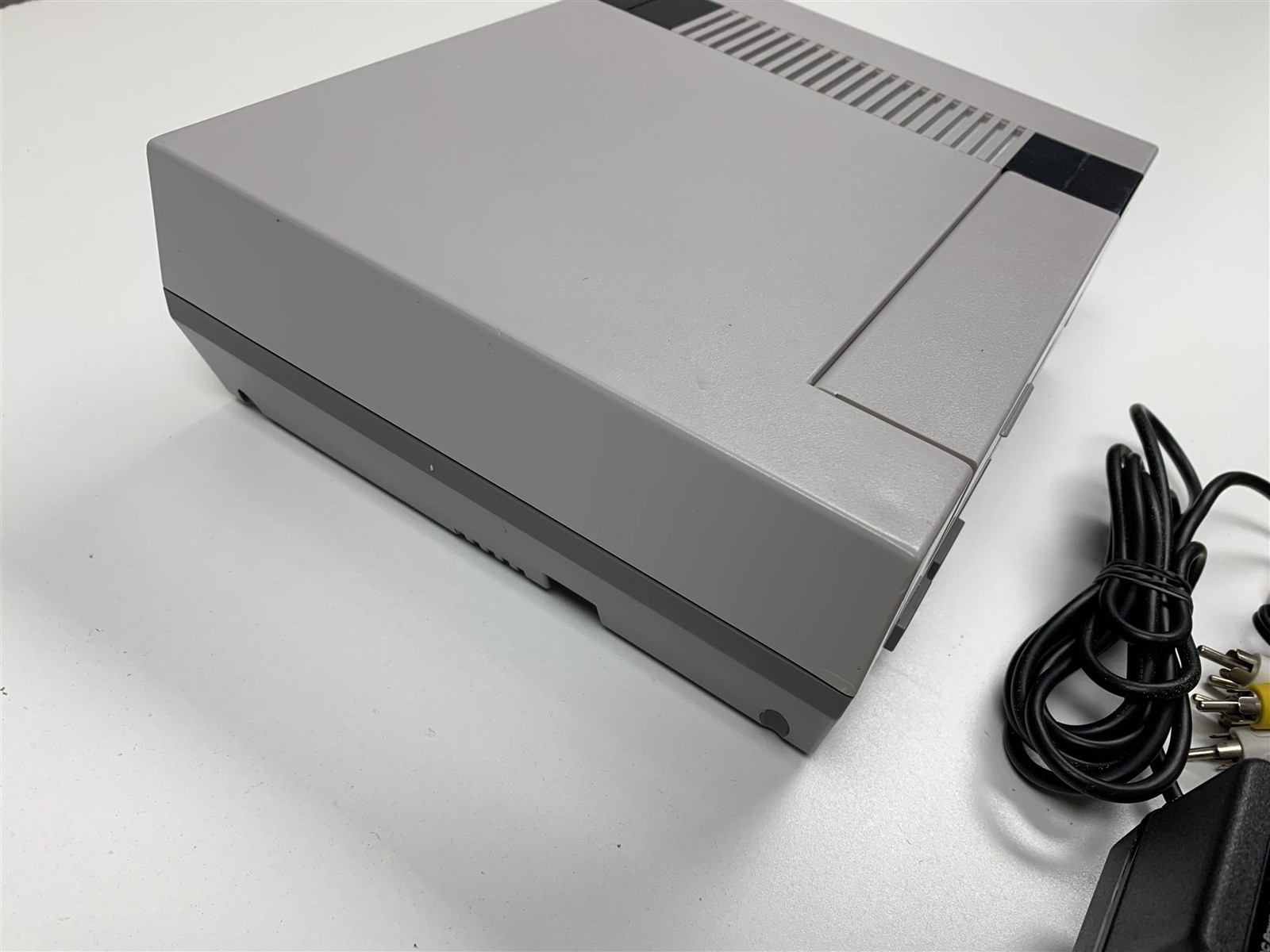 Nintendo NES Console Bundle Excellent Refurbished OEM Controller