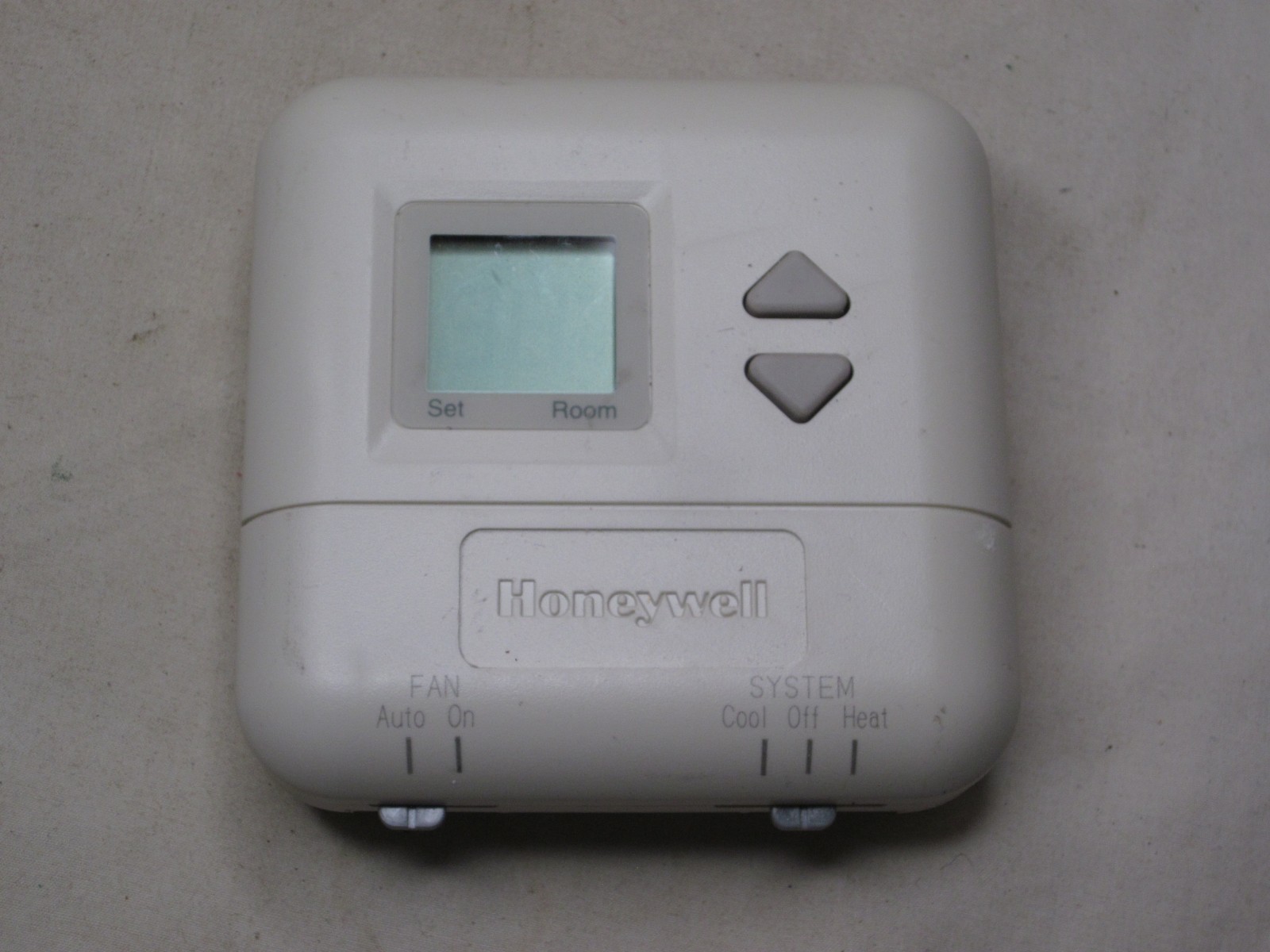 Honeywell T8400C 1016 Thermostat system heating cooling standard controller